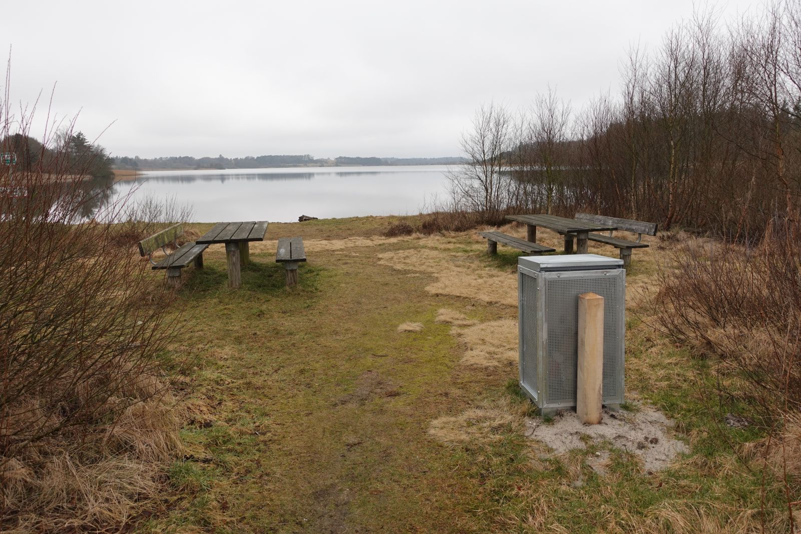 Bord/bænk ved Stubbergård Sø