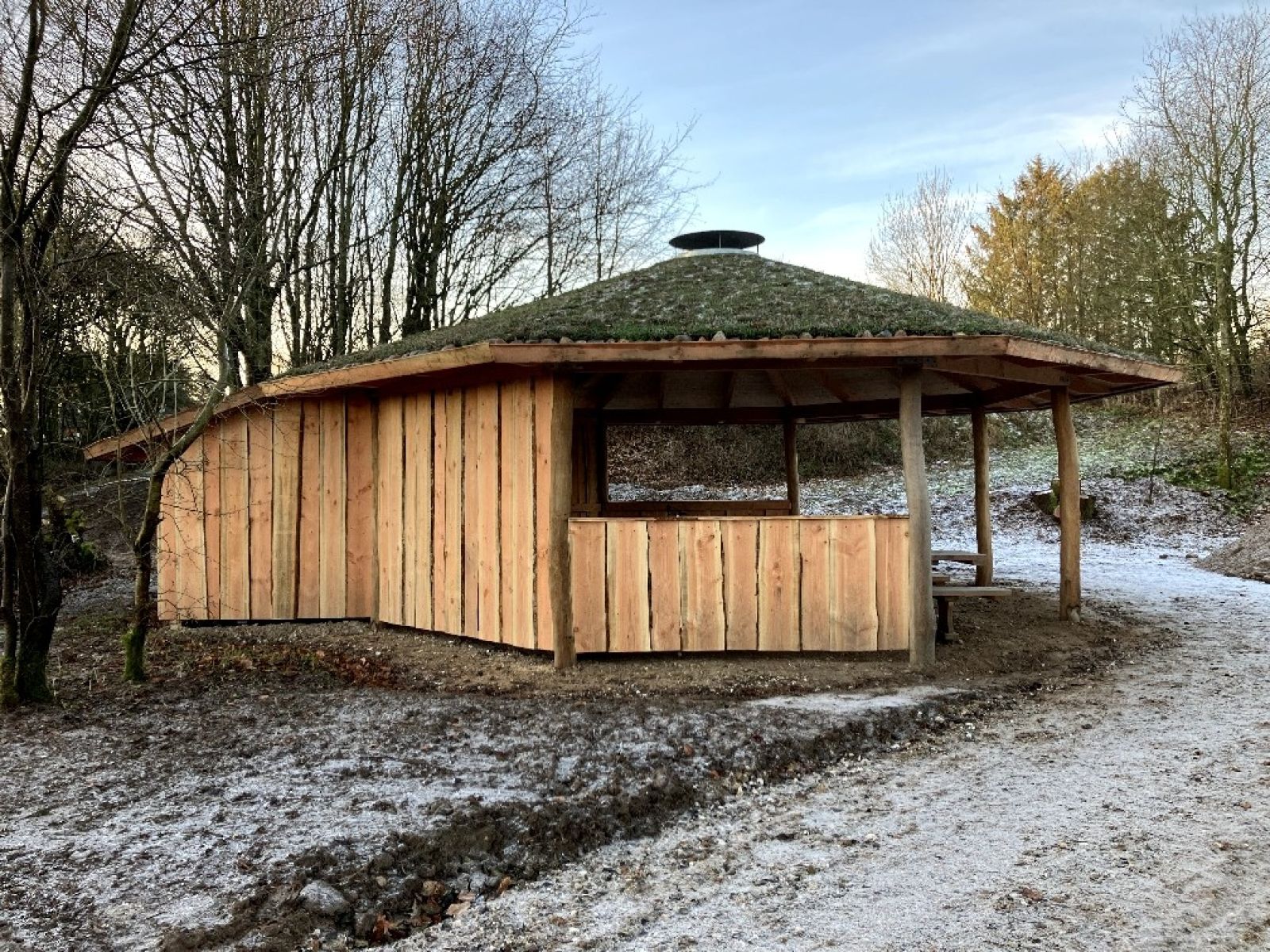 Bålhytte set fra siden 