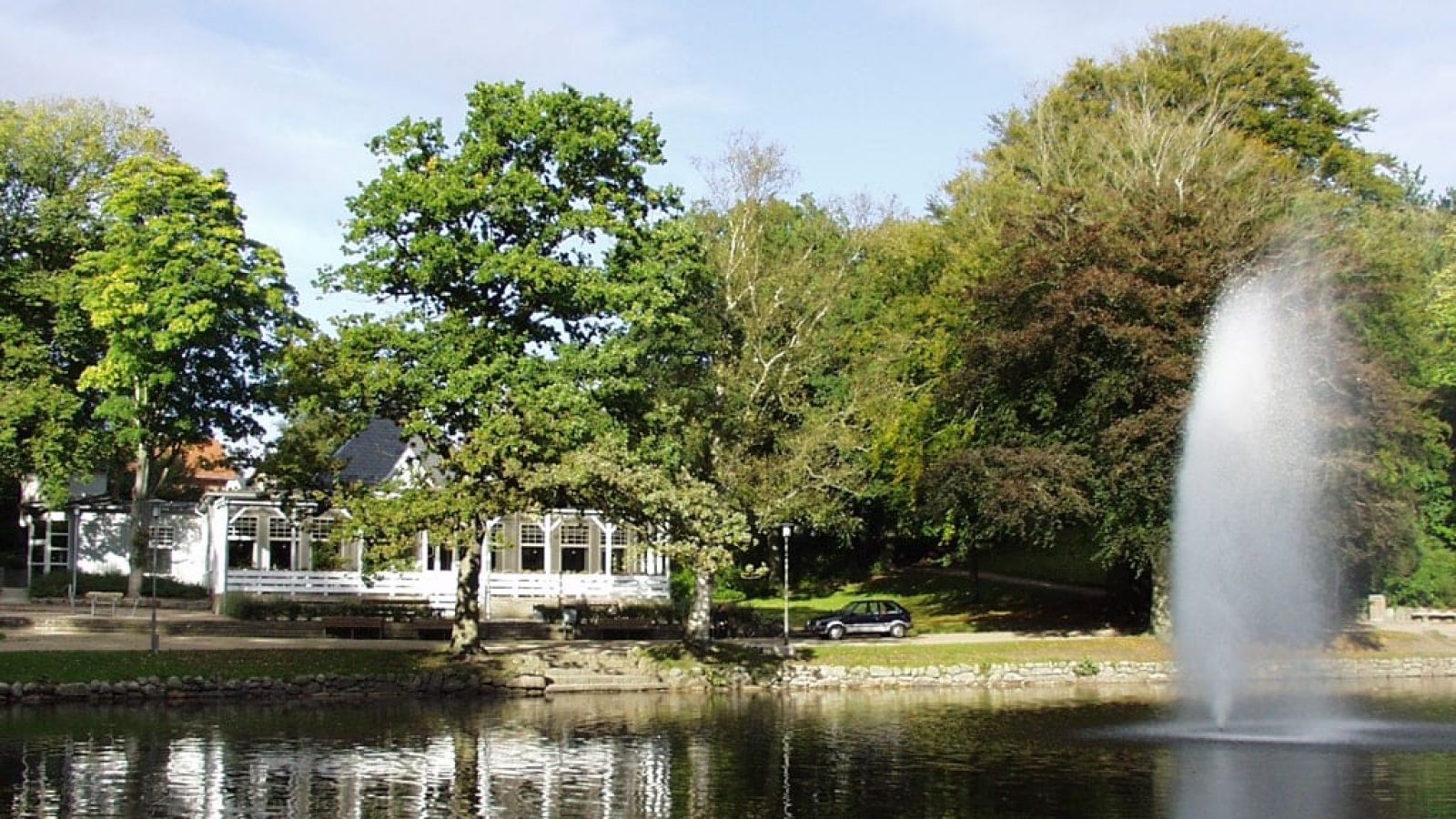 Svanelunden med pavillon.