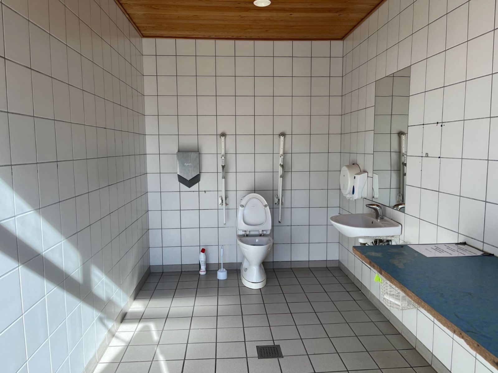 Toilet bag døren