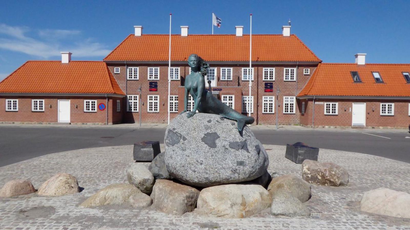Banegården i Hirtshals by. 