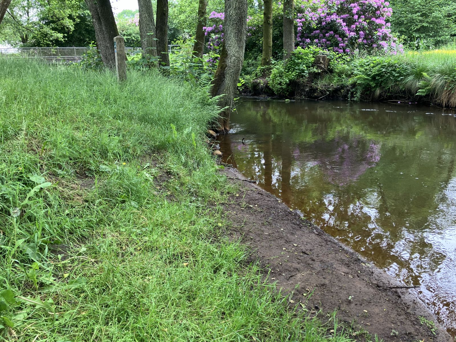 I Ansager kommer man forbi en lille hyggelig bypark. Den er velegnet til et lille rast.