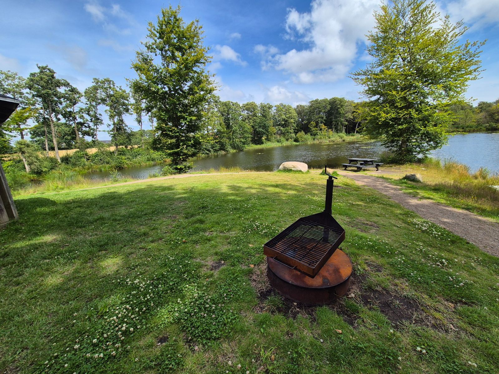 Grillen foran madpakkehuset
