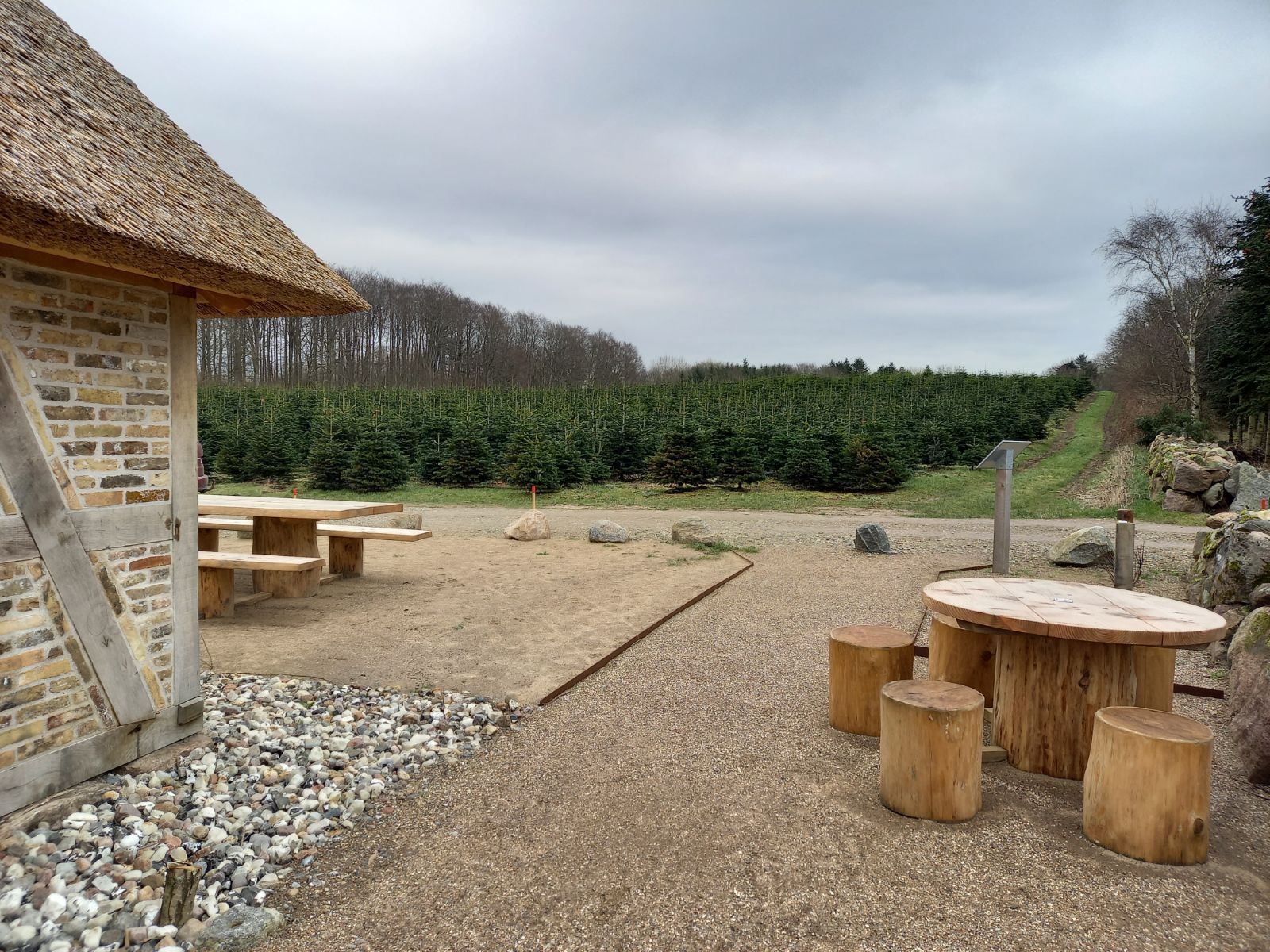 Opholdsplads udenfor markhuset