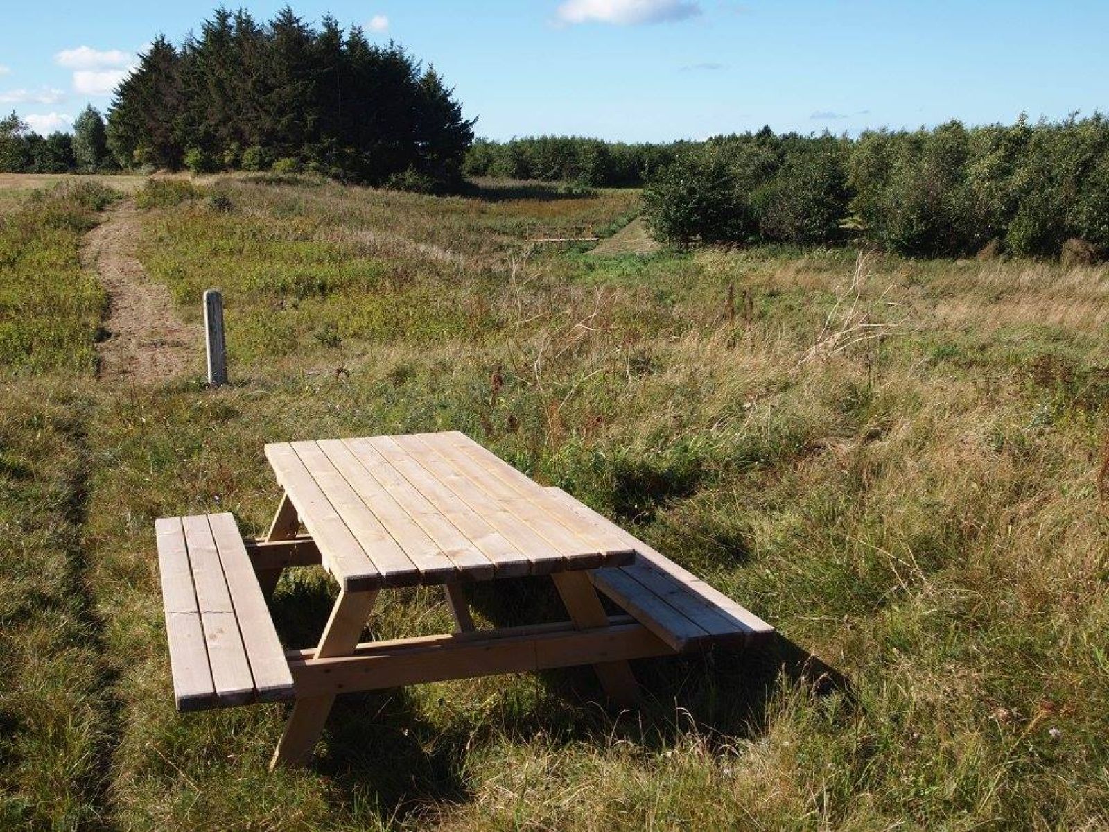 Bord/bænkesæt på ruten.