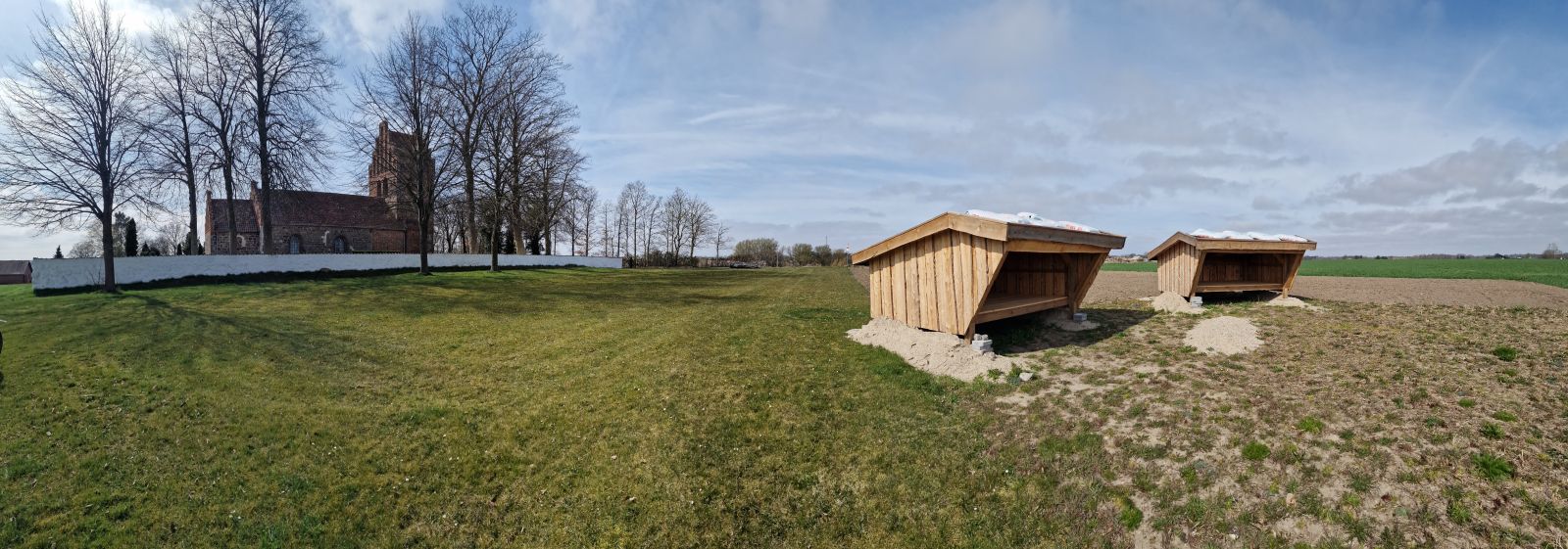 Shelters set fra øst, mod Snostrupvej