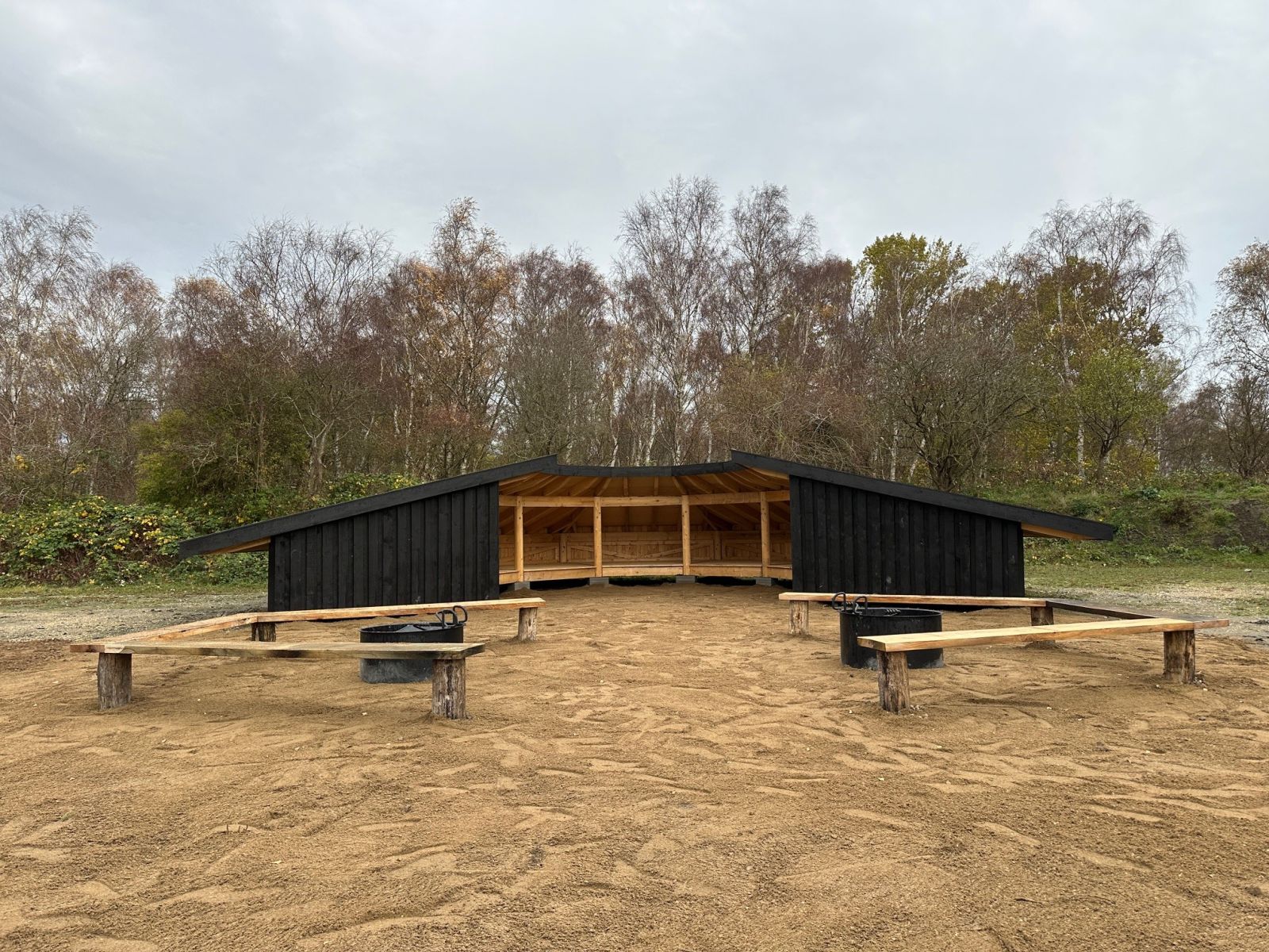 Oversigt over shelter og bålplads
