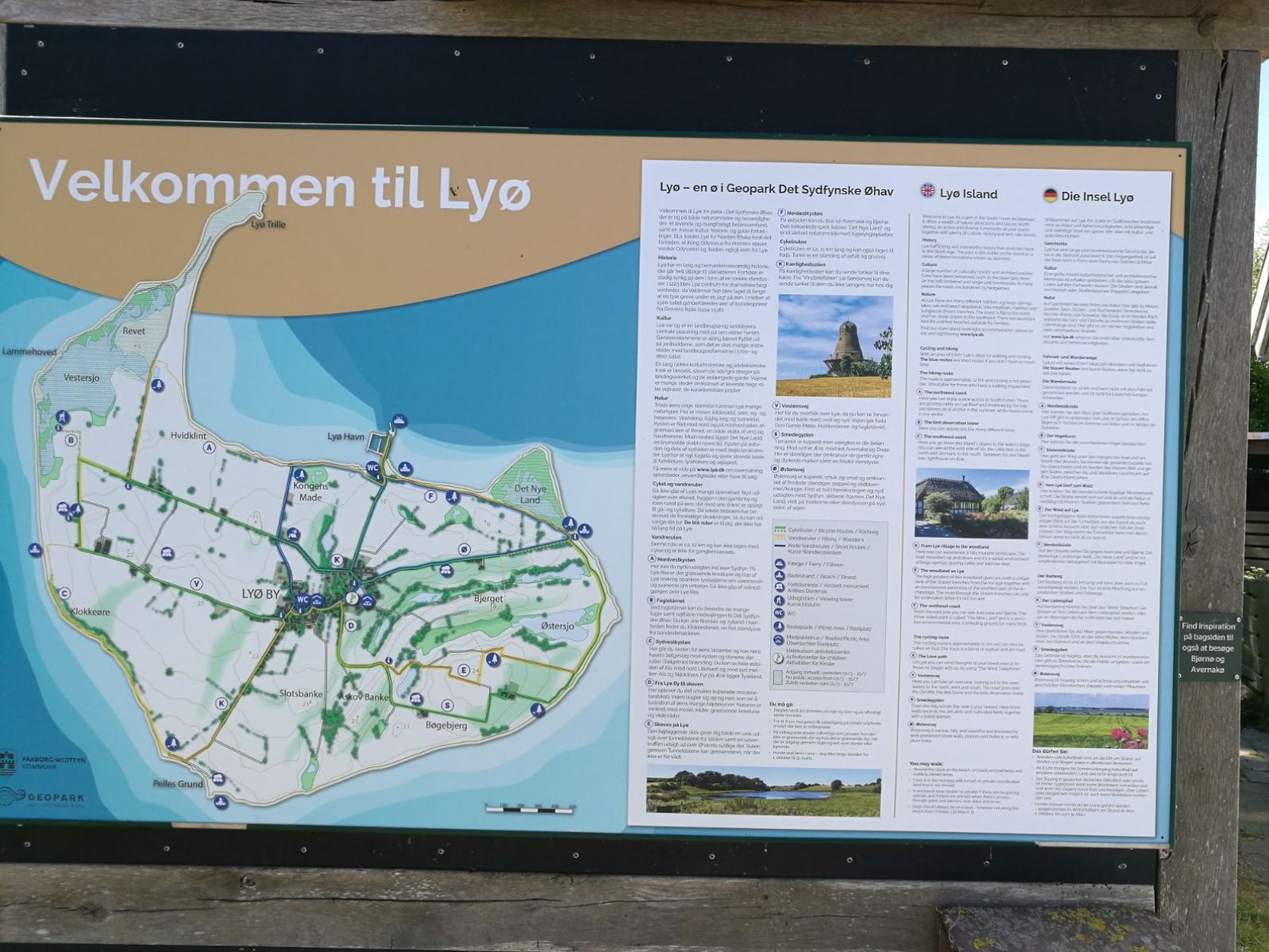 Det store kort på havnen. Velkommen til Lyø