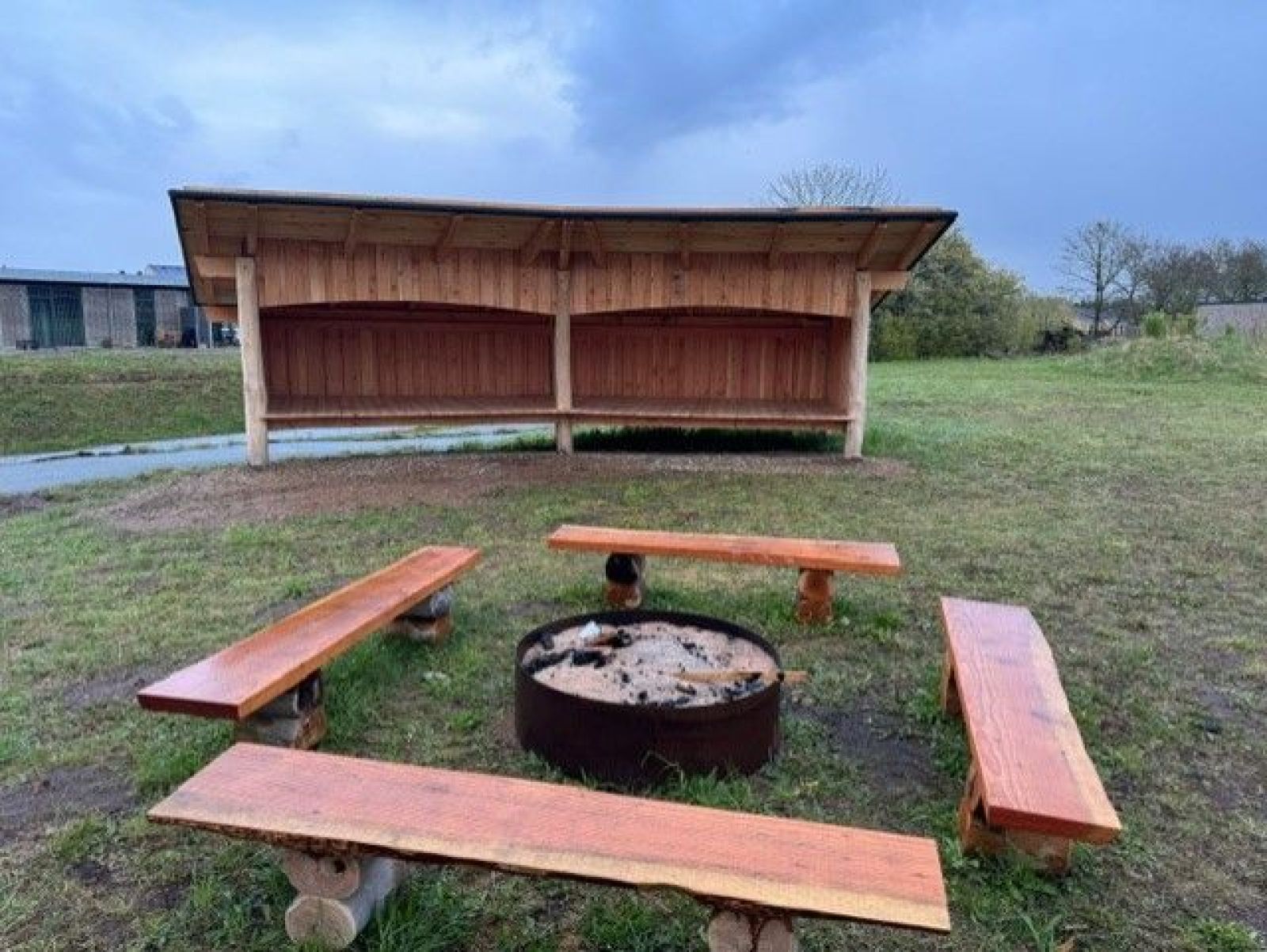 Shelter ved bålhytte i Arnbjerg – miniature 1