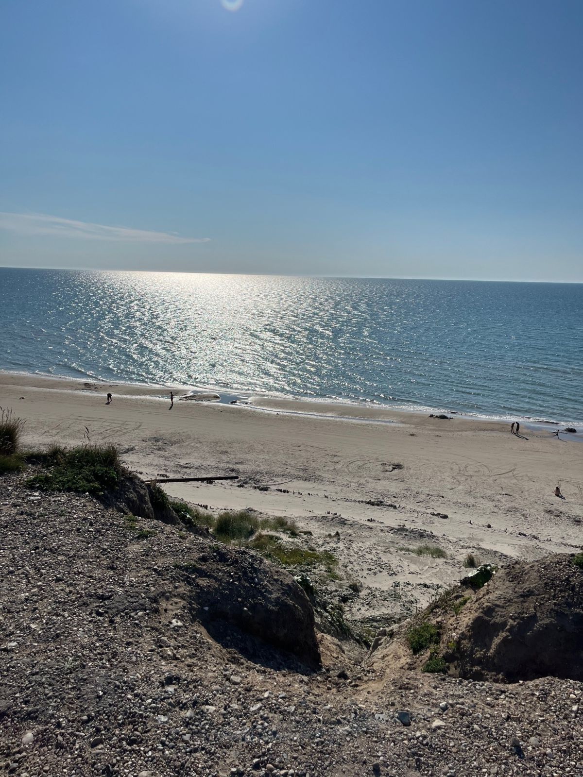 Stranden og underlaget som er påvirket af erosion i Nr. Lyngby. 