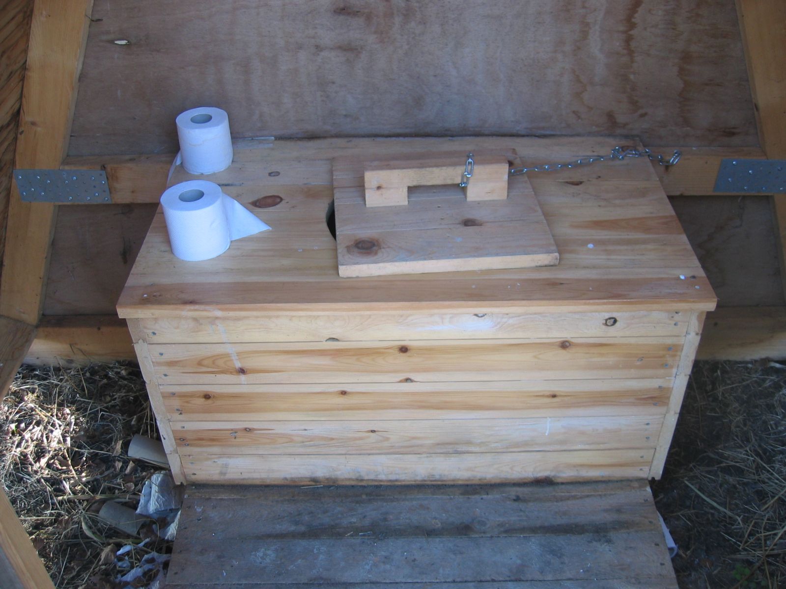 Primitivt toilet indeni