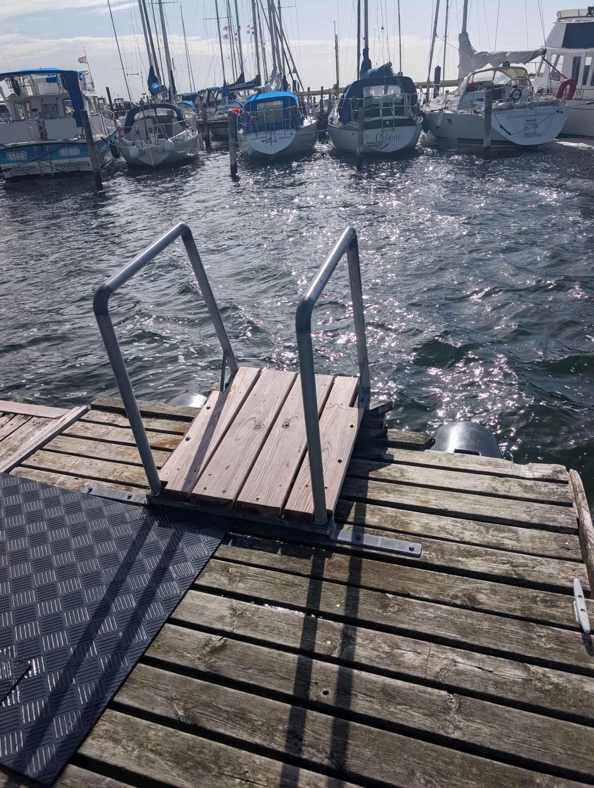Badestige længst ude på bro