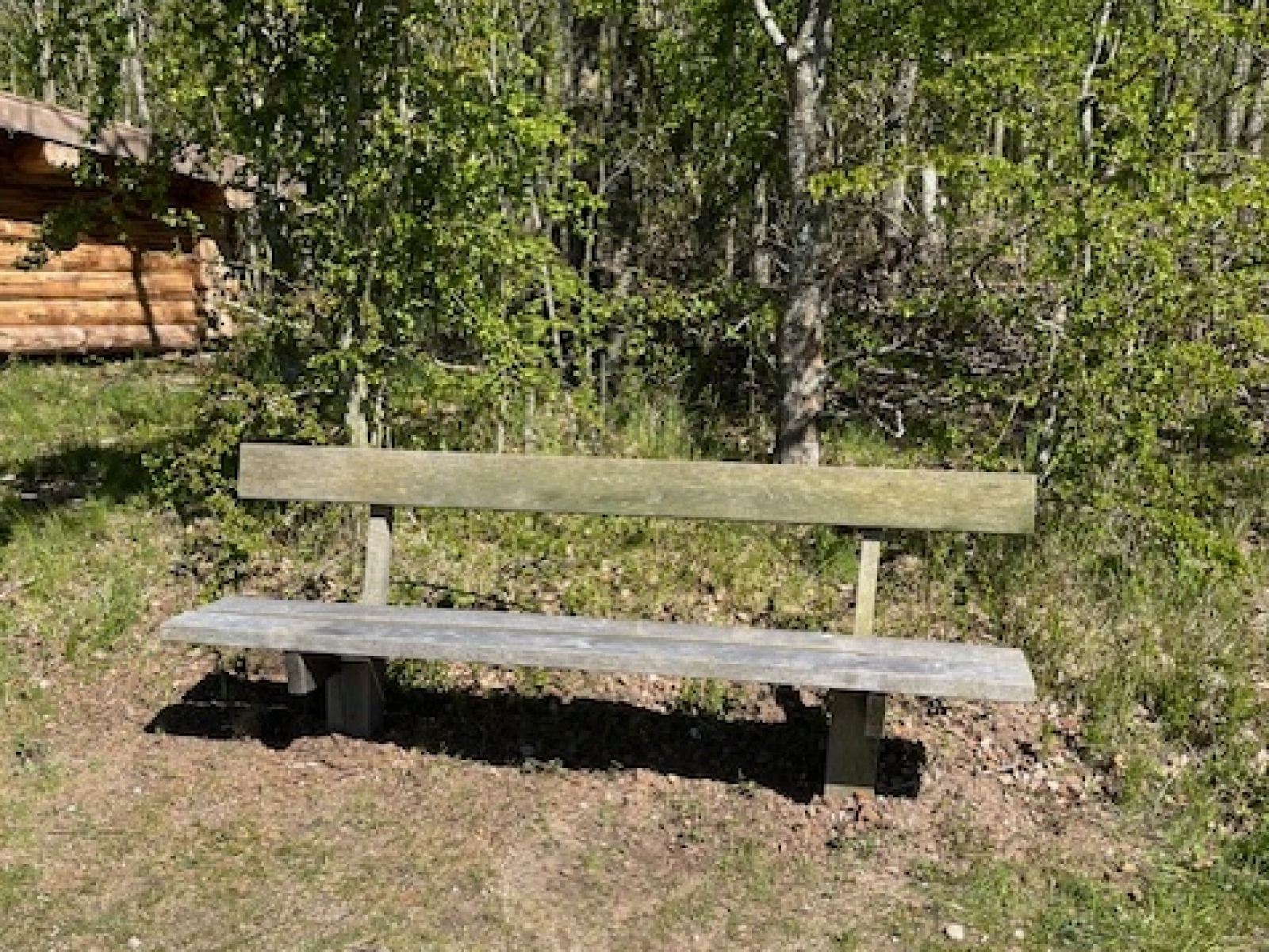 Bænk i Melbyskoven med udsigt ove dalen