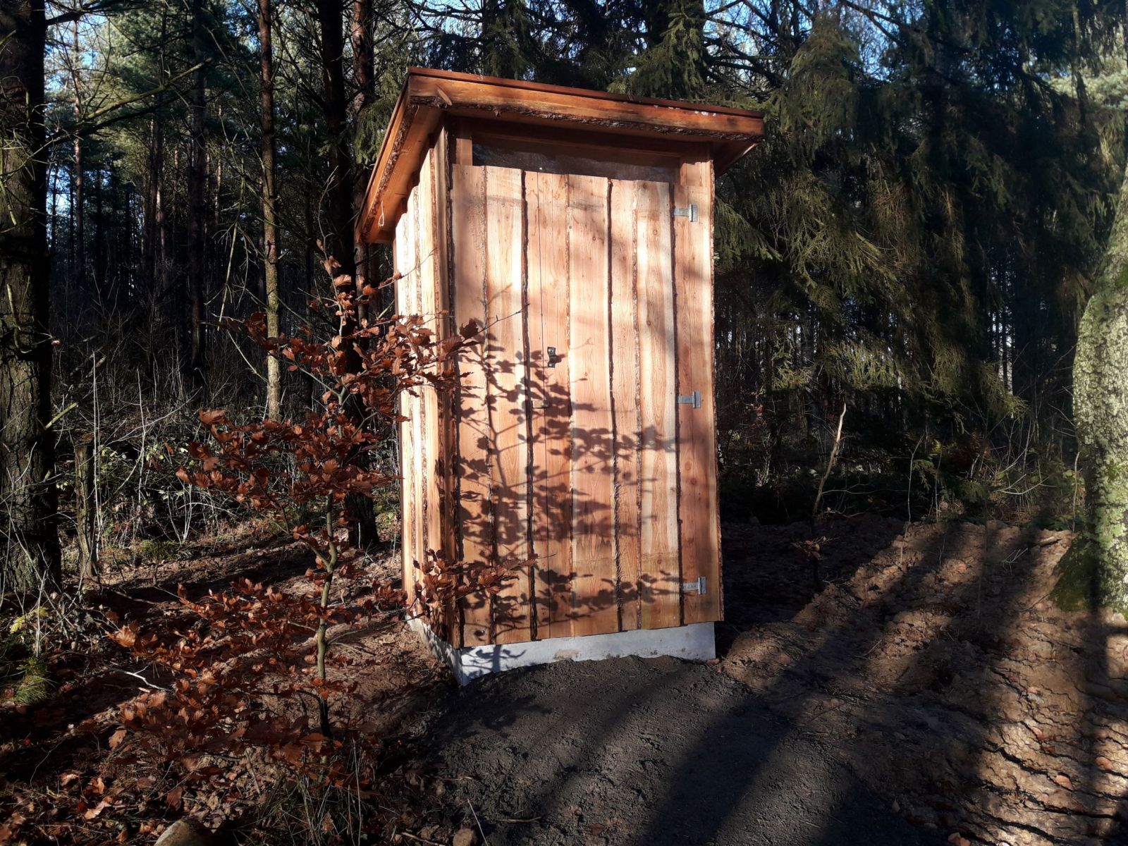 Primitivt toilet ved Rundemose, shelter in Denmark