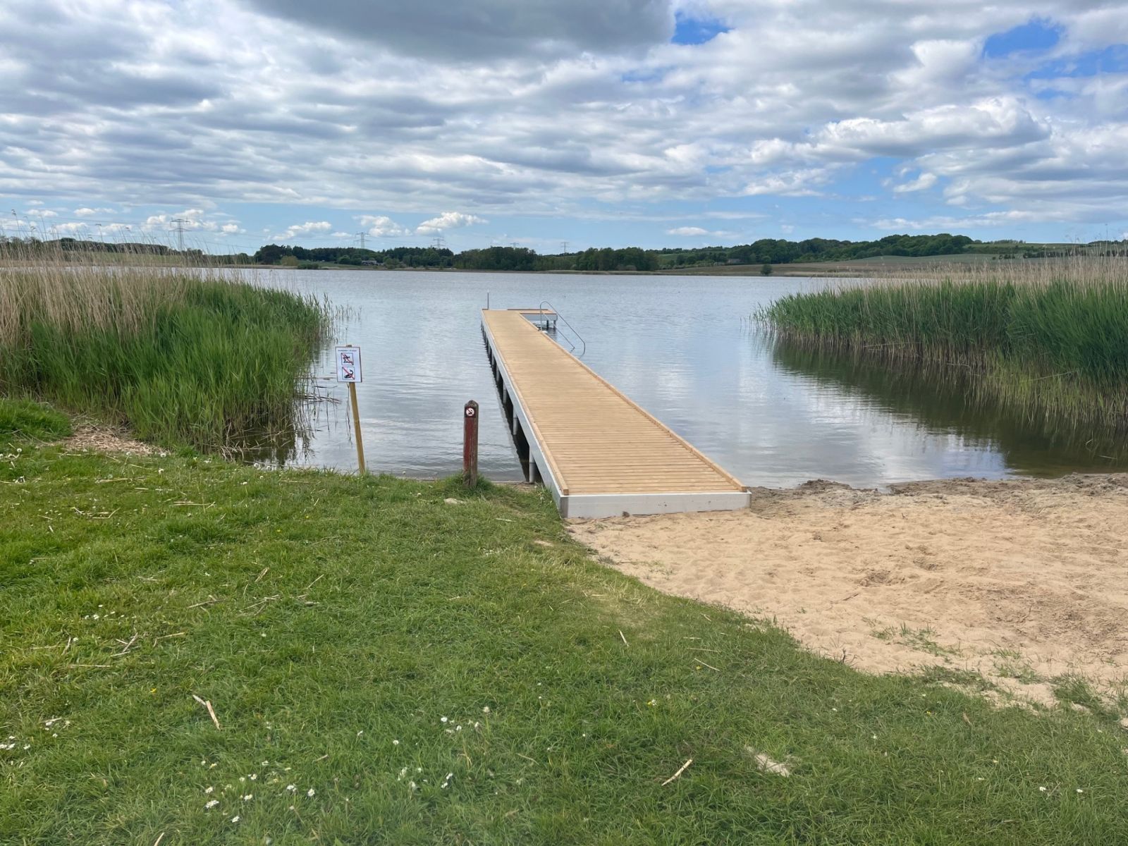Badebro ved sø