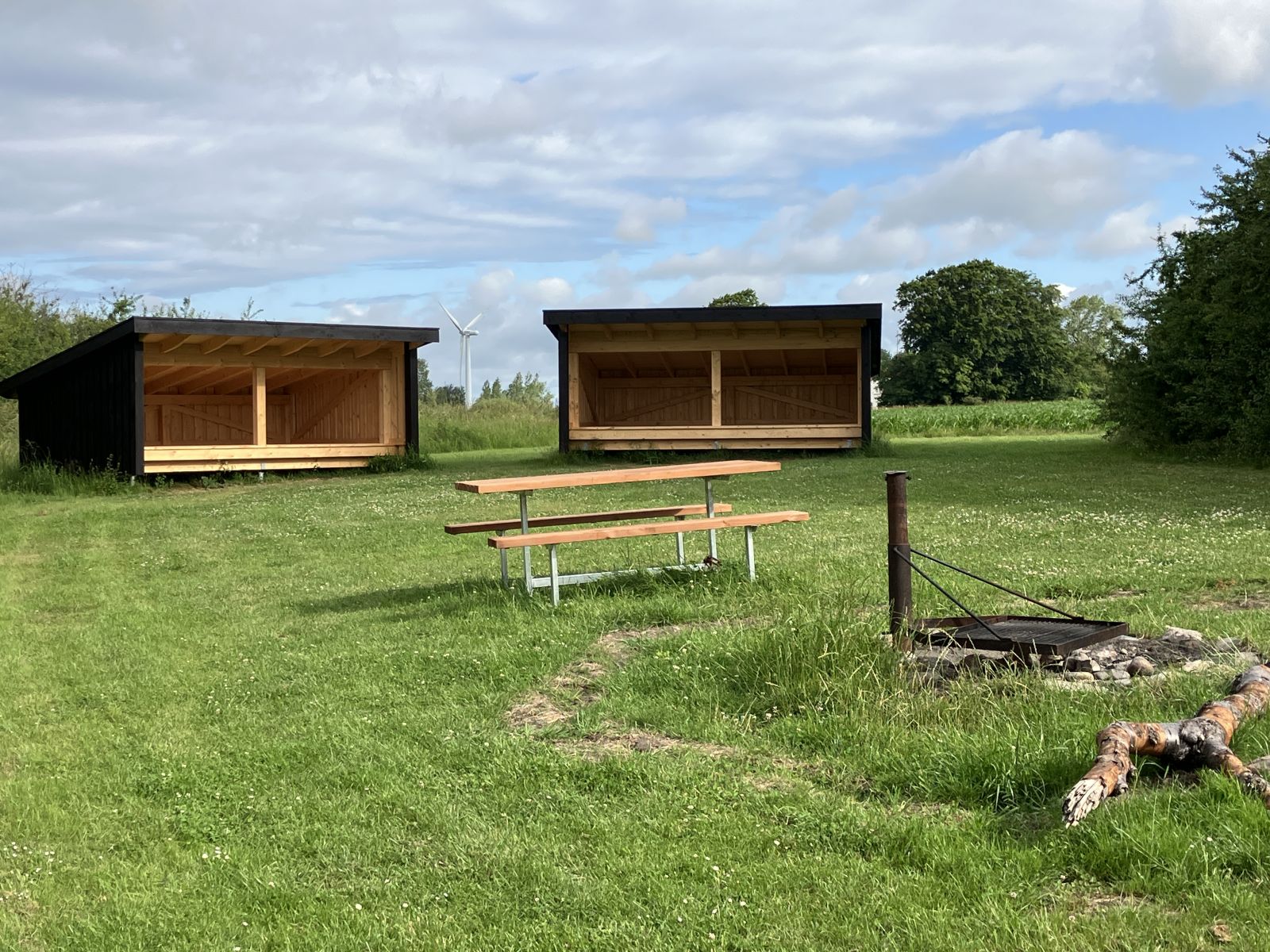 Shelter, bålplads og borde/bænke