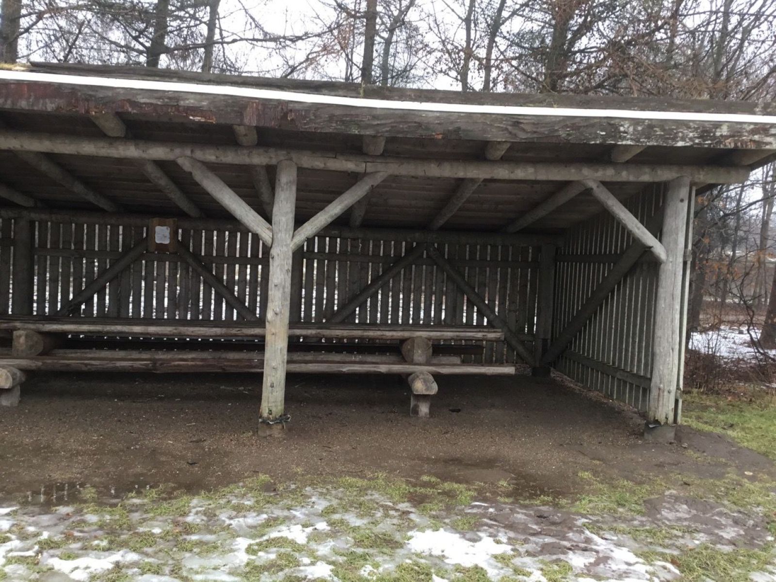 Overdækket bord/bænke