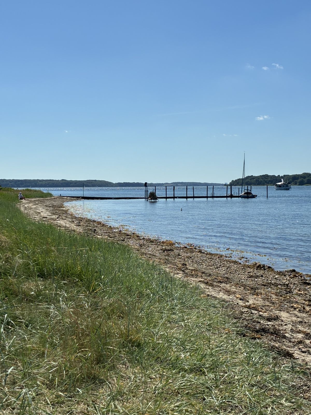 Strand med badebro