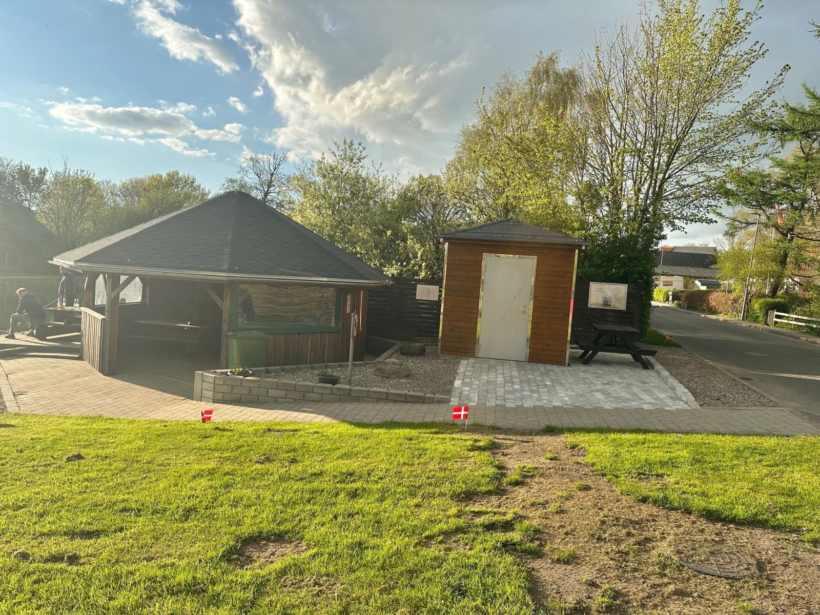 Billede af madpakkehusets og handicaptoilets 