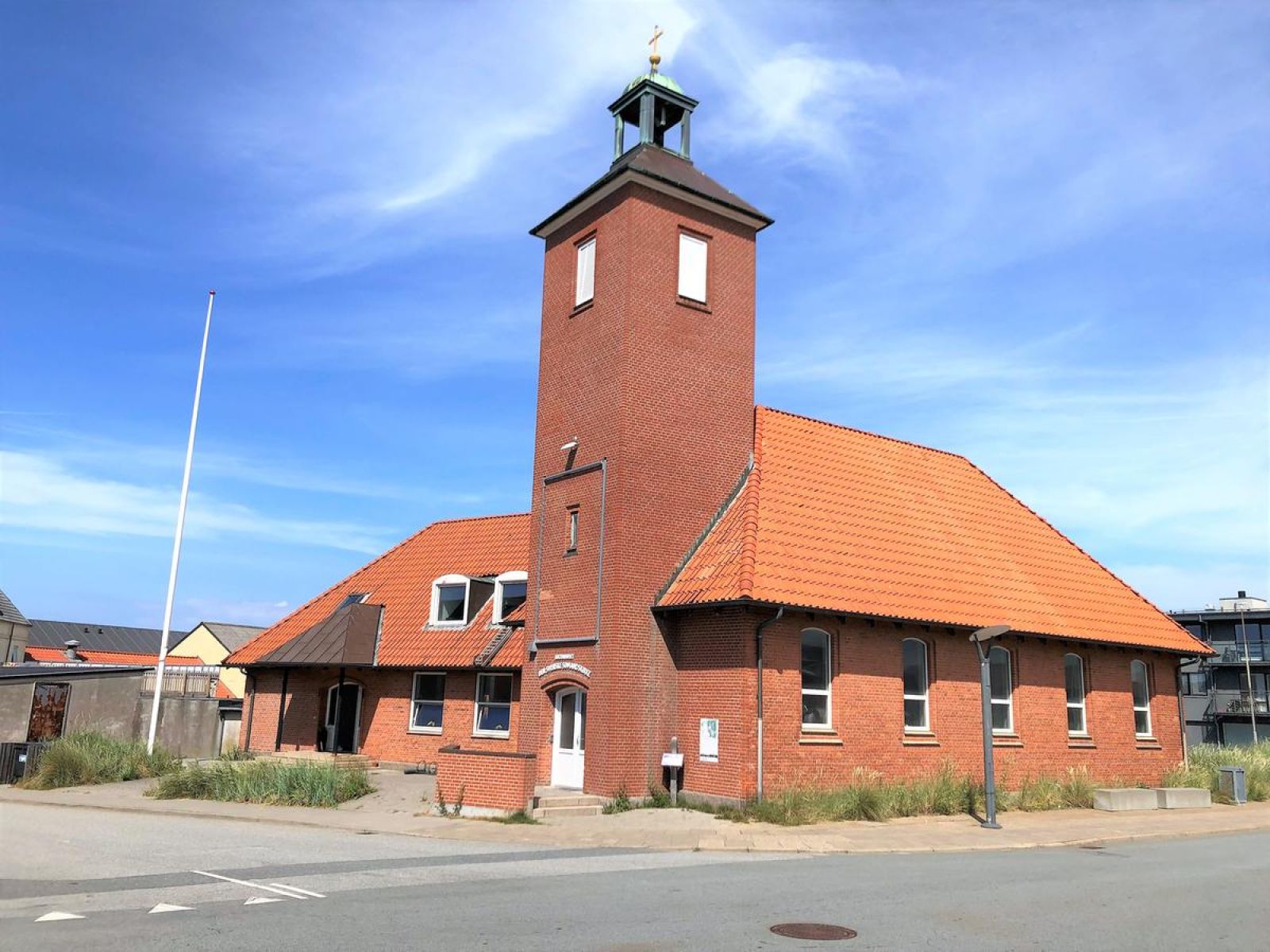Den svenske Sømandskirke der ligge centralt i Hirtshals by.