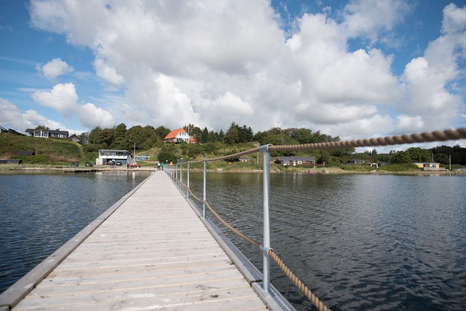 Badebro ved Lyby Strand