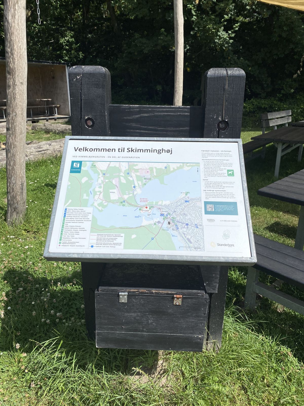 Skimminghøj Bålplads - "Himmelbjergruten" og "Gudenåstien" passerer lige forbi pladsen