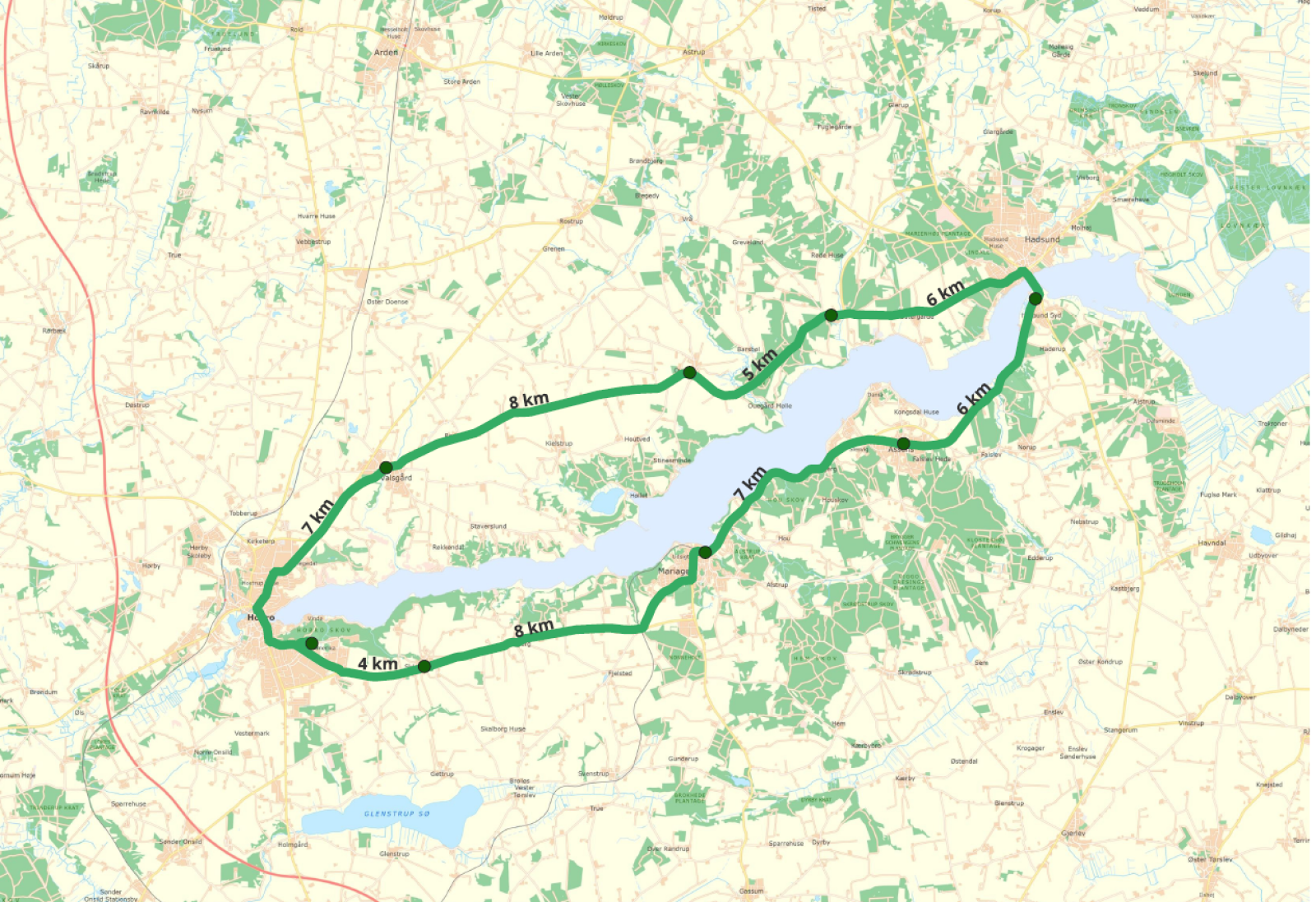 Et kort med en grøn streg som markerer en alternativ rute rundt om Mariager Fjord