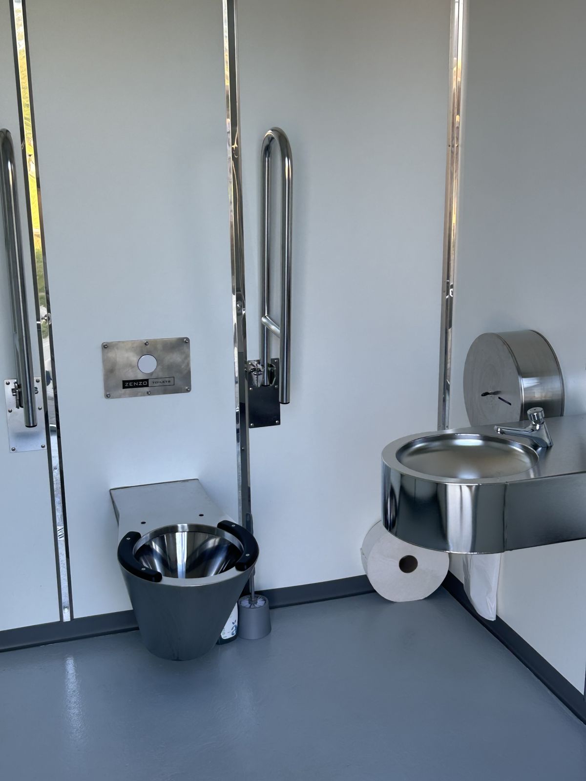 Toilet, handicapvenligt, offentlig adgang