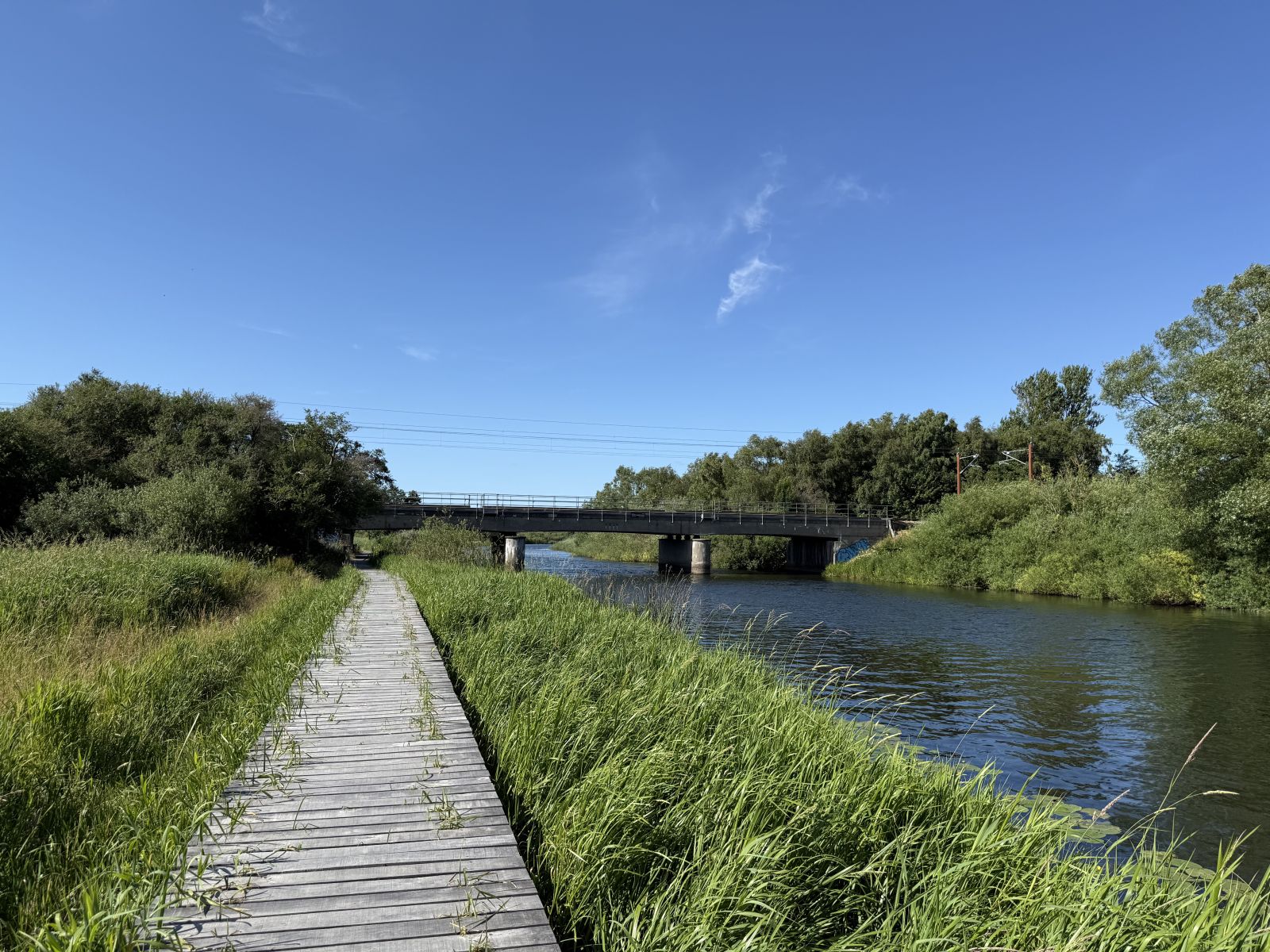 Gudenåstien går under jernbanebroen 