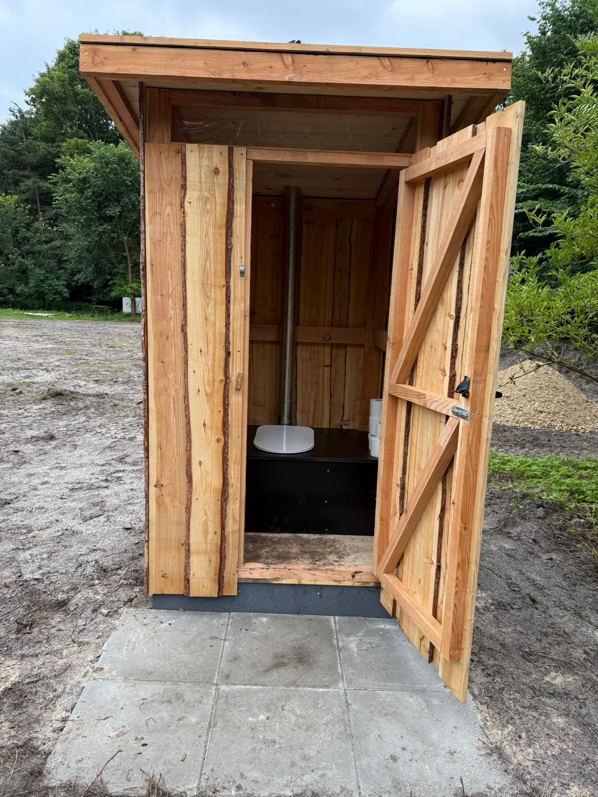toilet på pladsen
