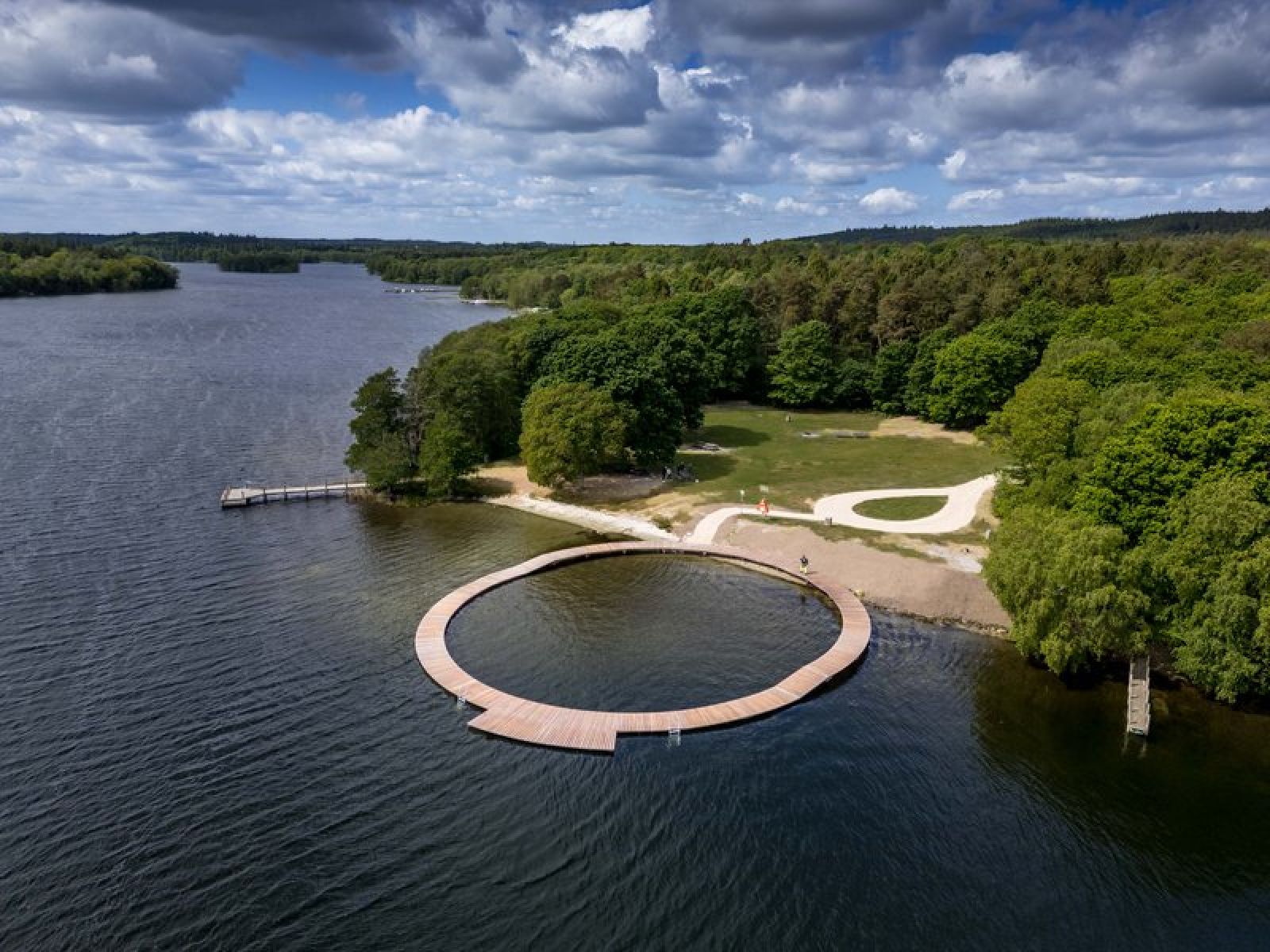 Badebro ved De Små Fisk