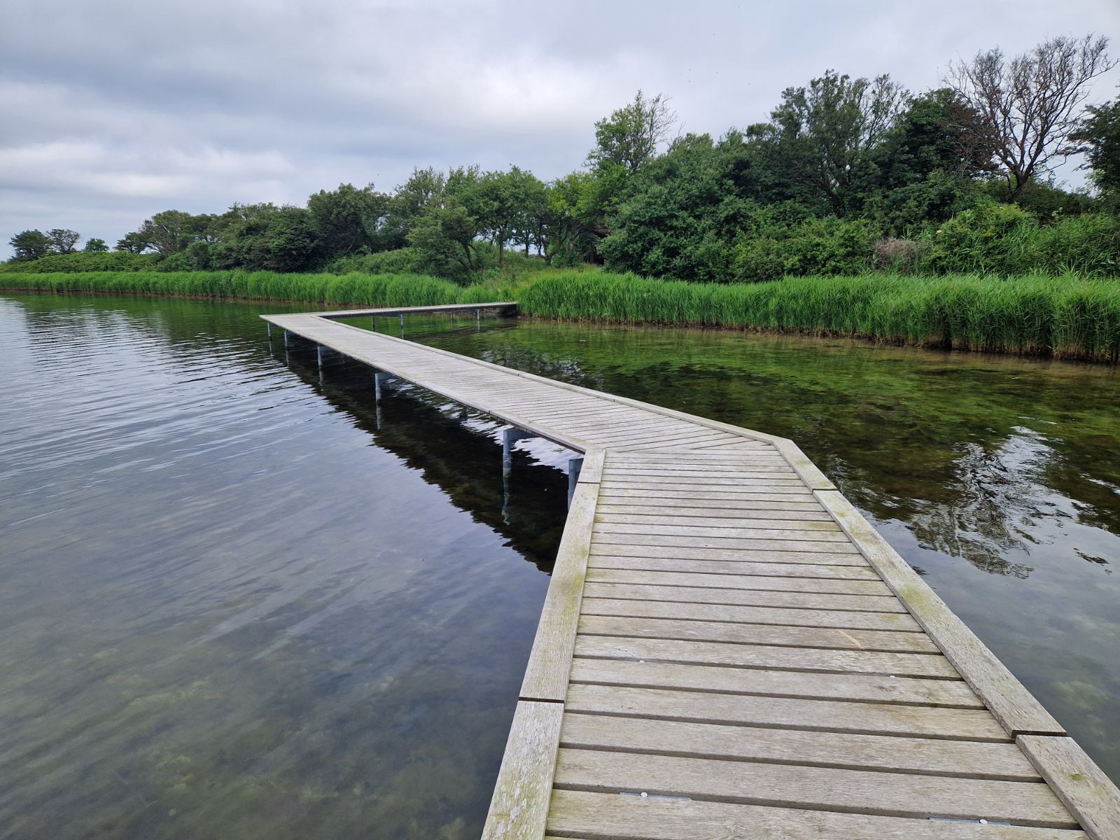 Fiskeplatform og krible-krable bro ved Hestehovedet - Lolland, hut in Denmark