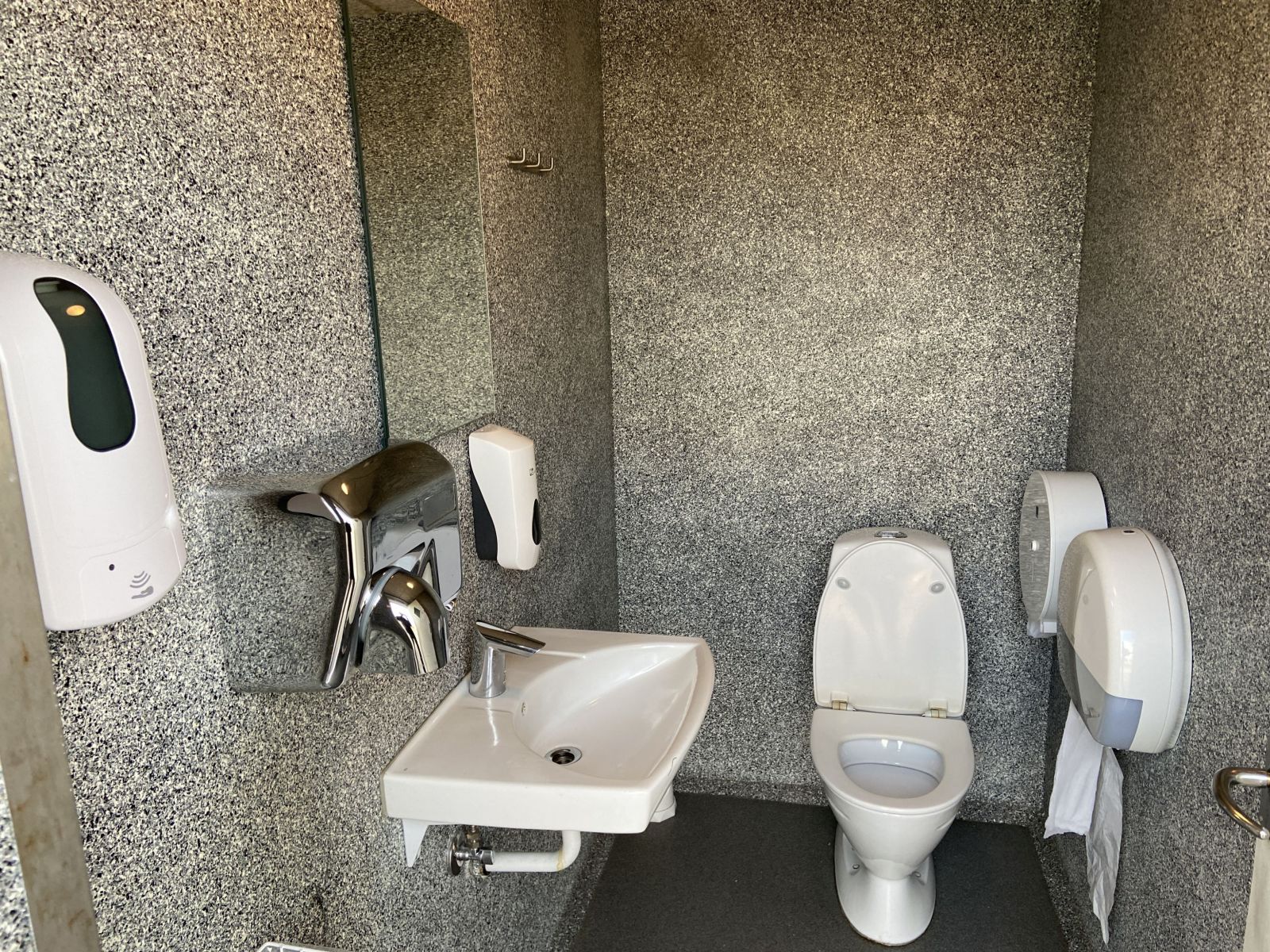 Alm. toilet