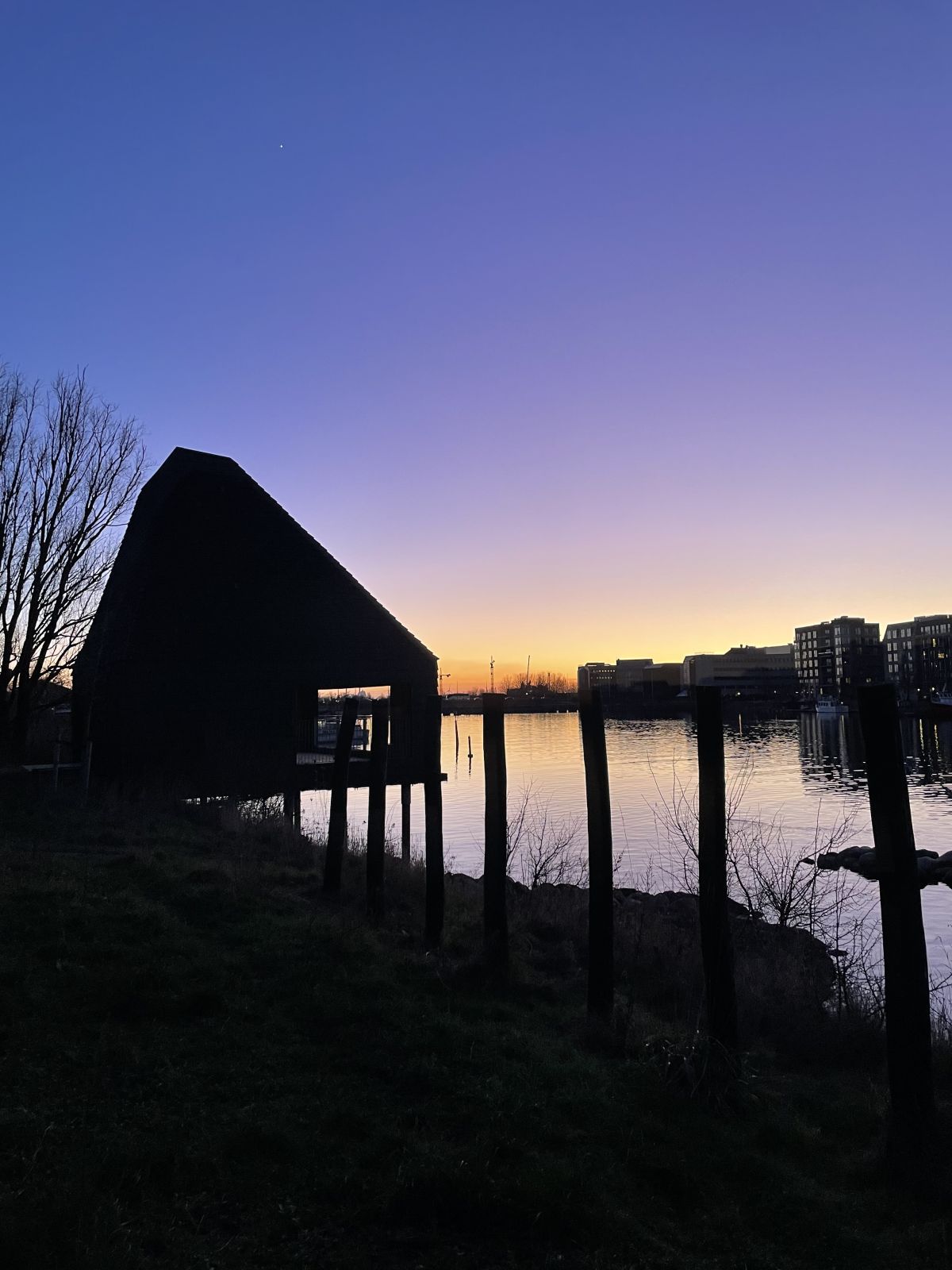 flot udsigt over havnen 