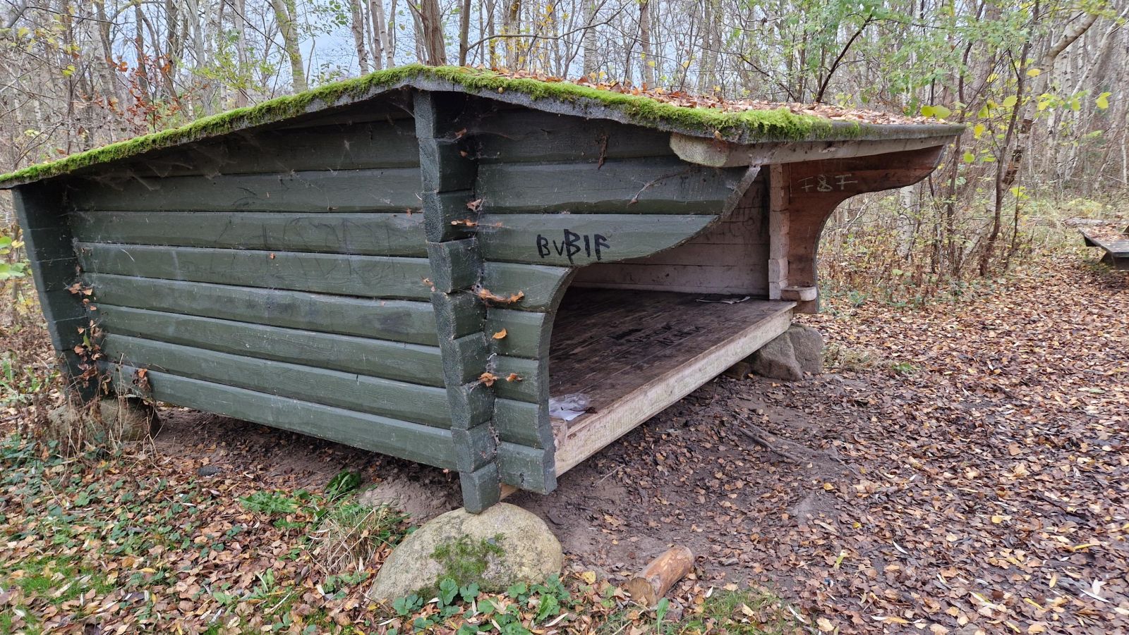 Shelter med plads til 4-5 personer