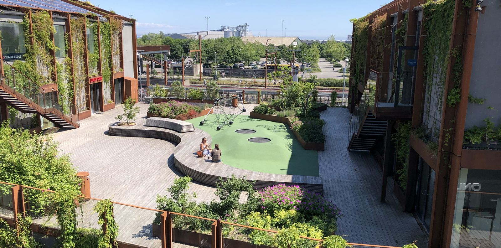 Udsigt ud over taghaven Legehaven