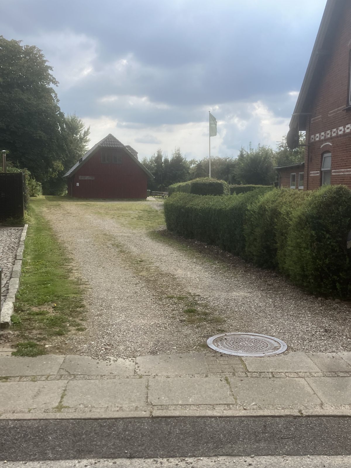 adgangsvej fra fortov