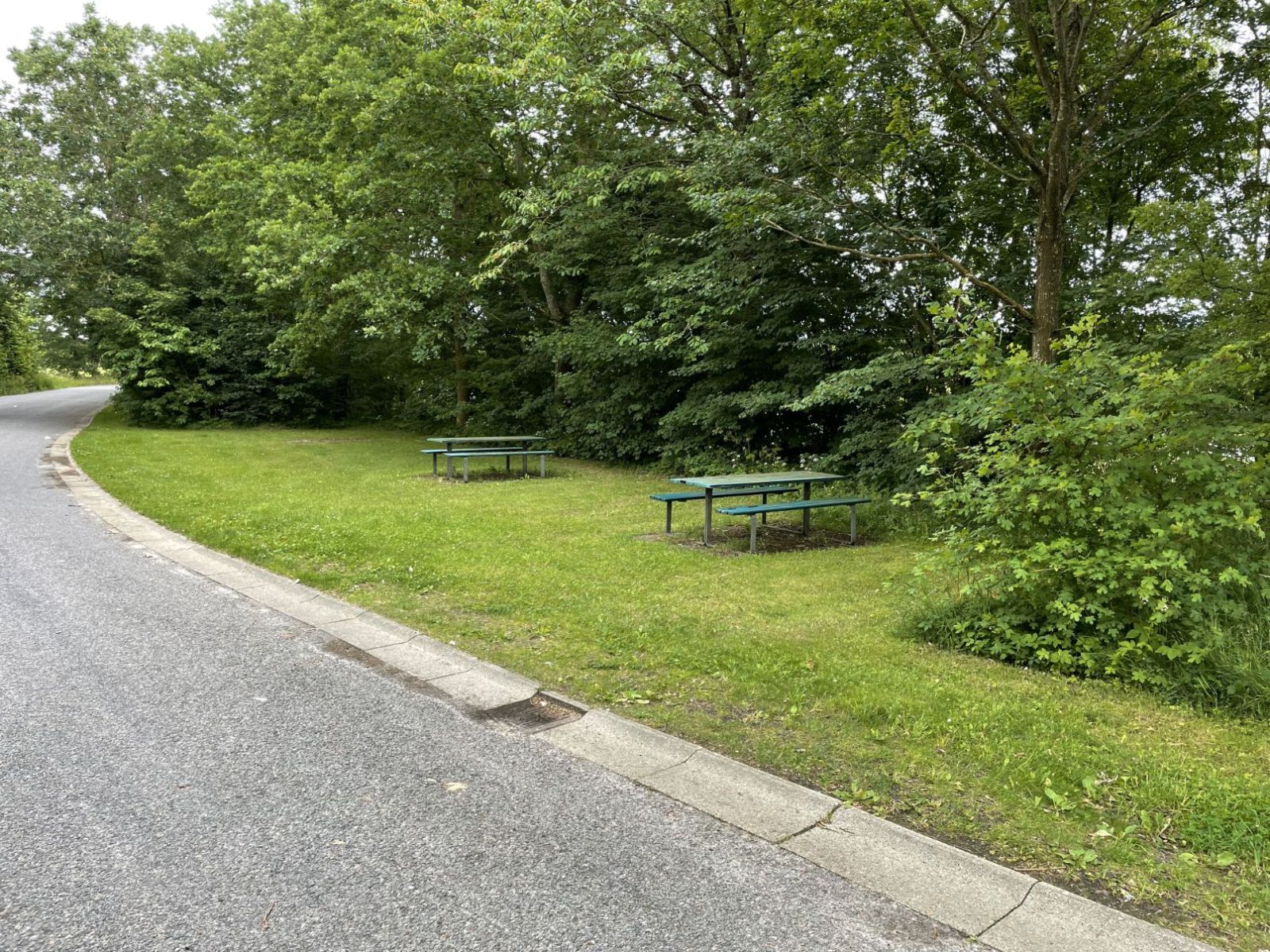 Borde-bænke på p-pladsen