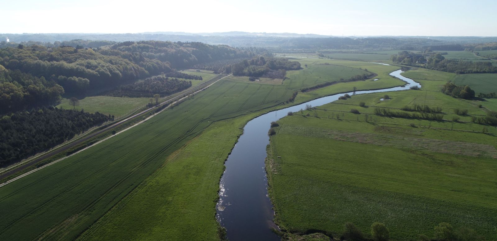 Dronefoto af Gudenåen mellem Åbro og Langå