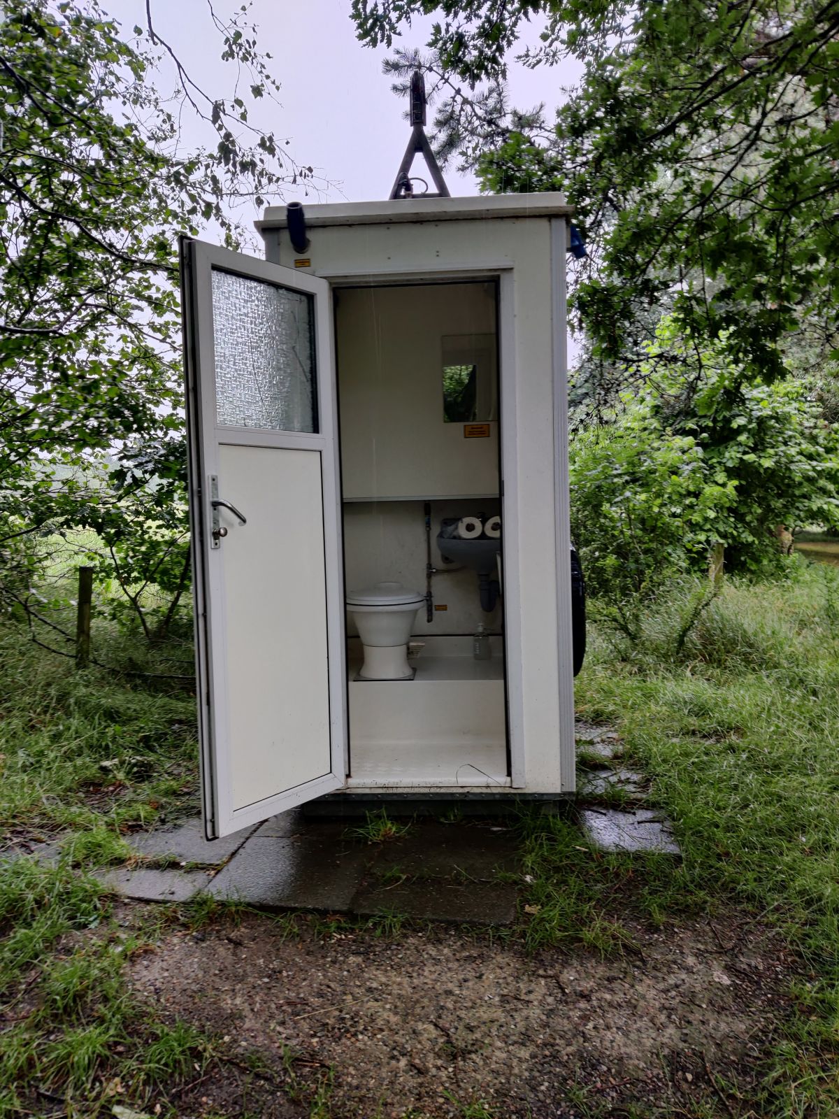 Toilet. Nb: Trin op