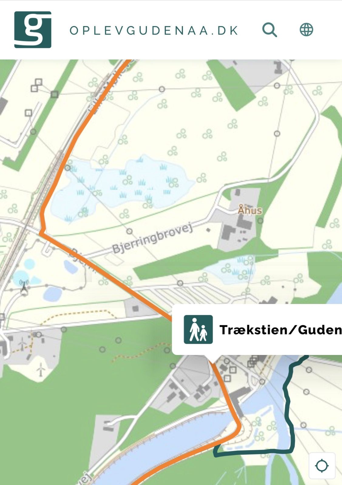 Vælg den gule linje vest om Gudenåcentralen for at undgå overgangen i Gudenåcentralens have 