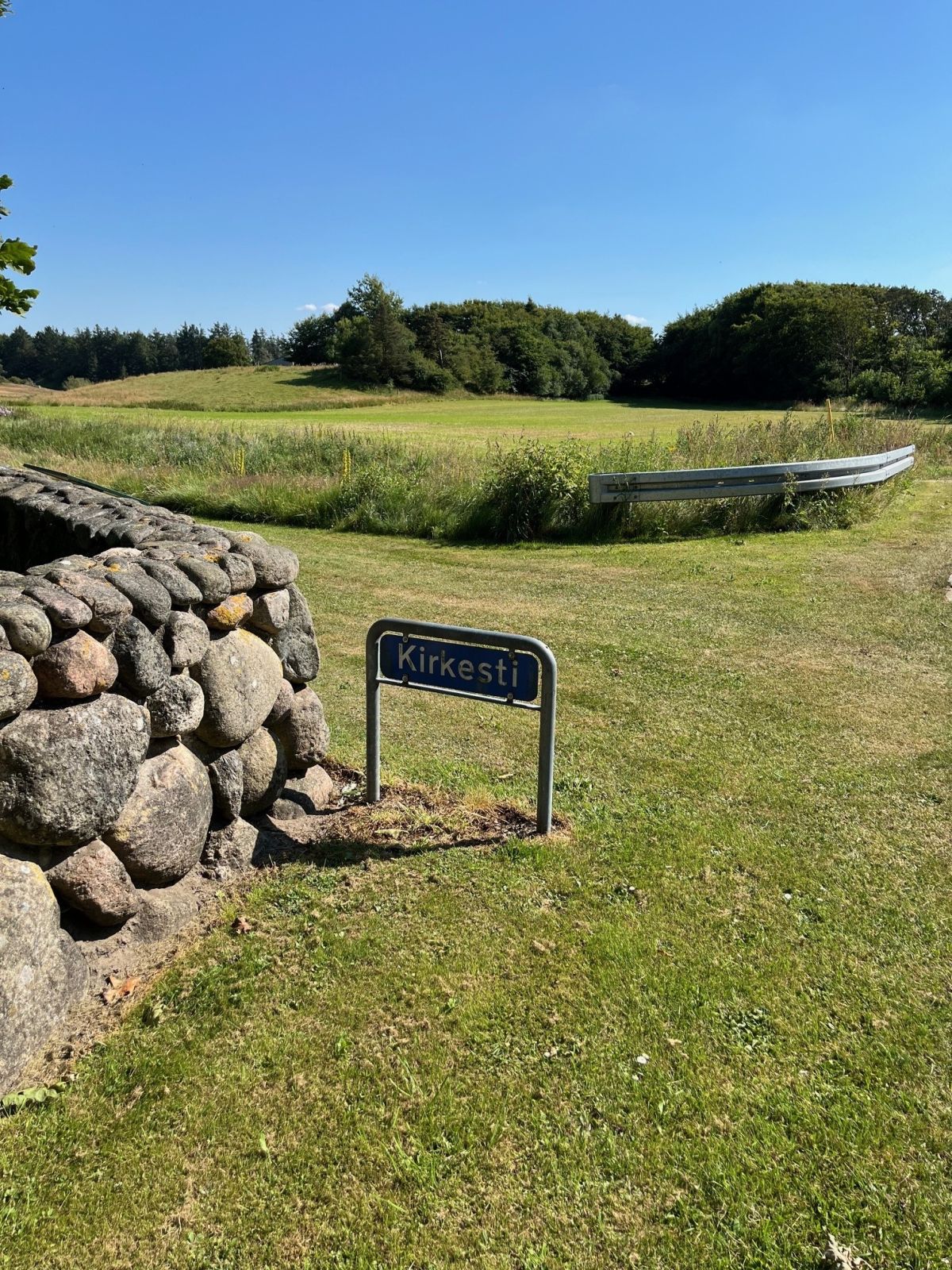 Start/slutpunkt på ruten. Skilt for Kirkestien.