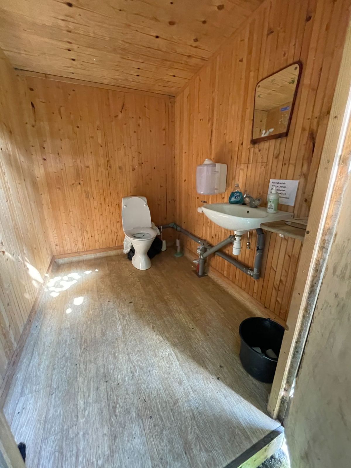 Toilettet indenfor