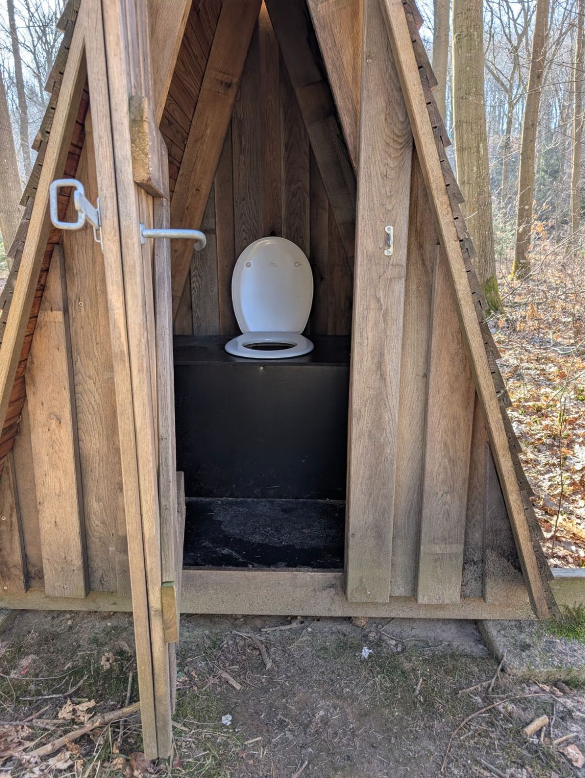 Muldtoilet, NB  trin op