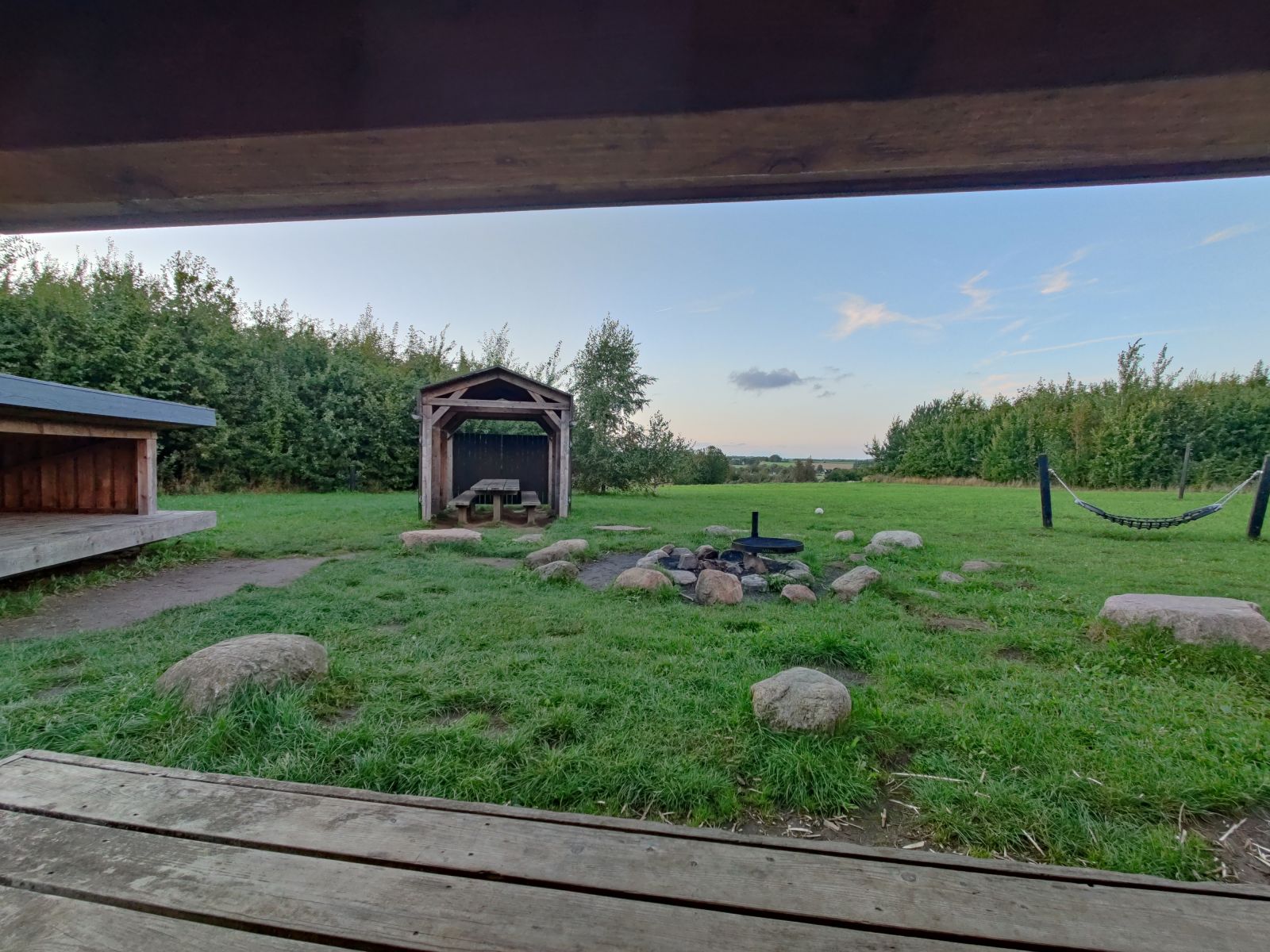 Der er etableret én bålplads på stedet