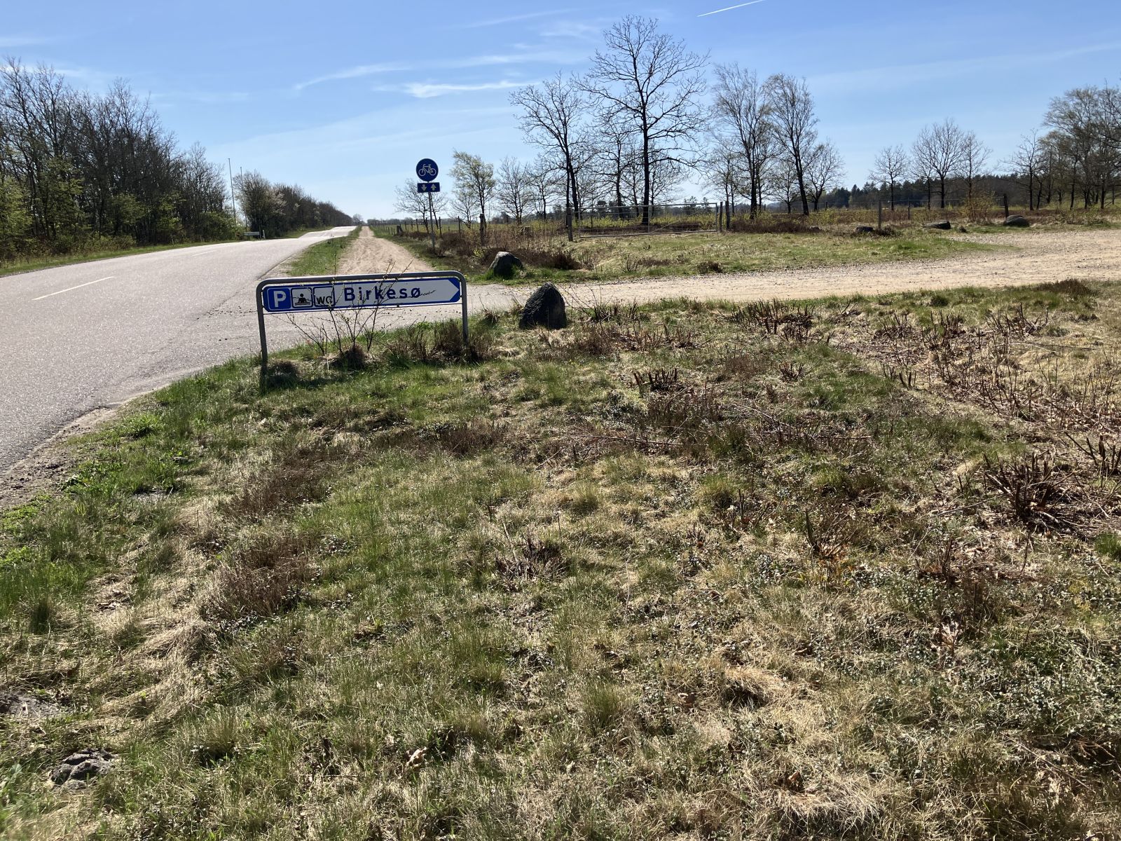 Indgangsvej til parkeringspladsen
