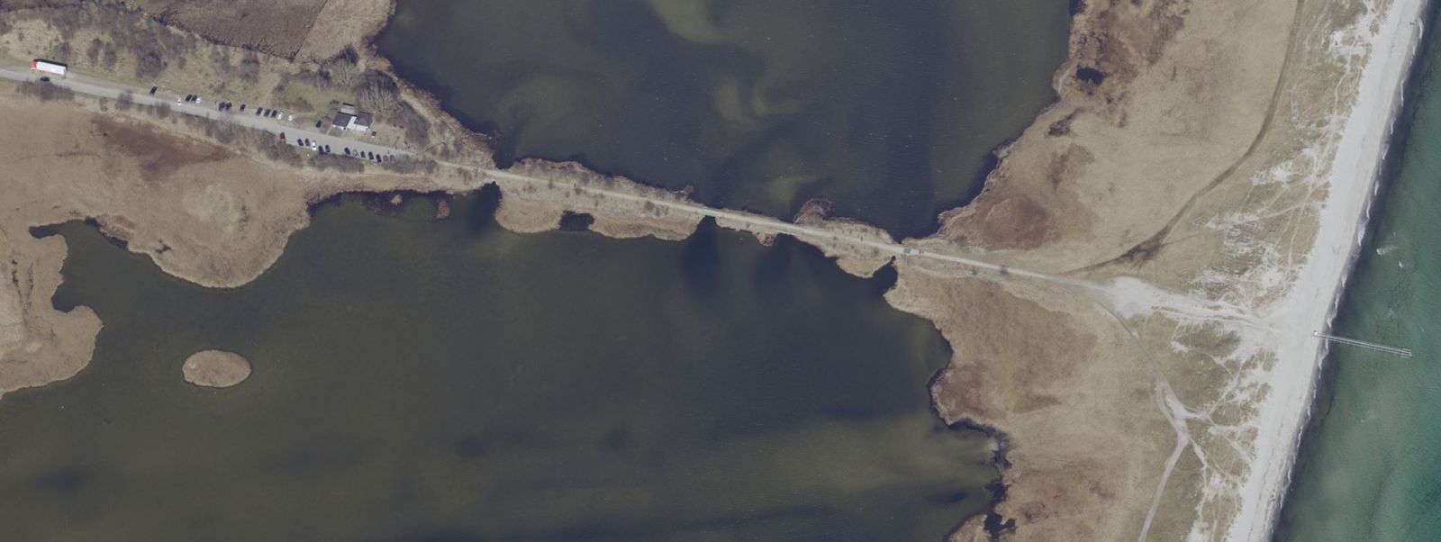 Ølsemagle Revle strand, badebro, ishus og toiletter