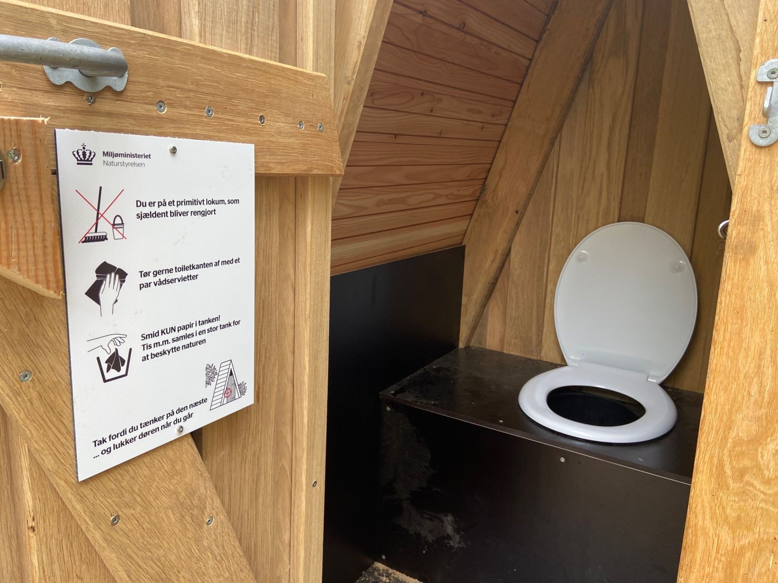 Toilet indeni
