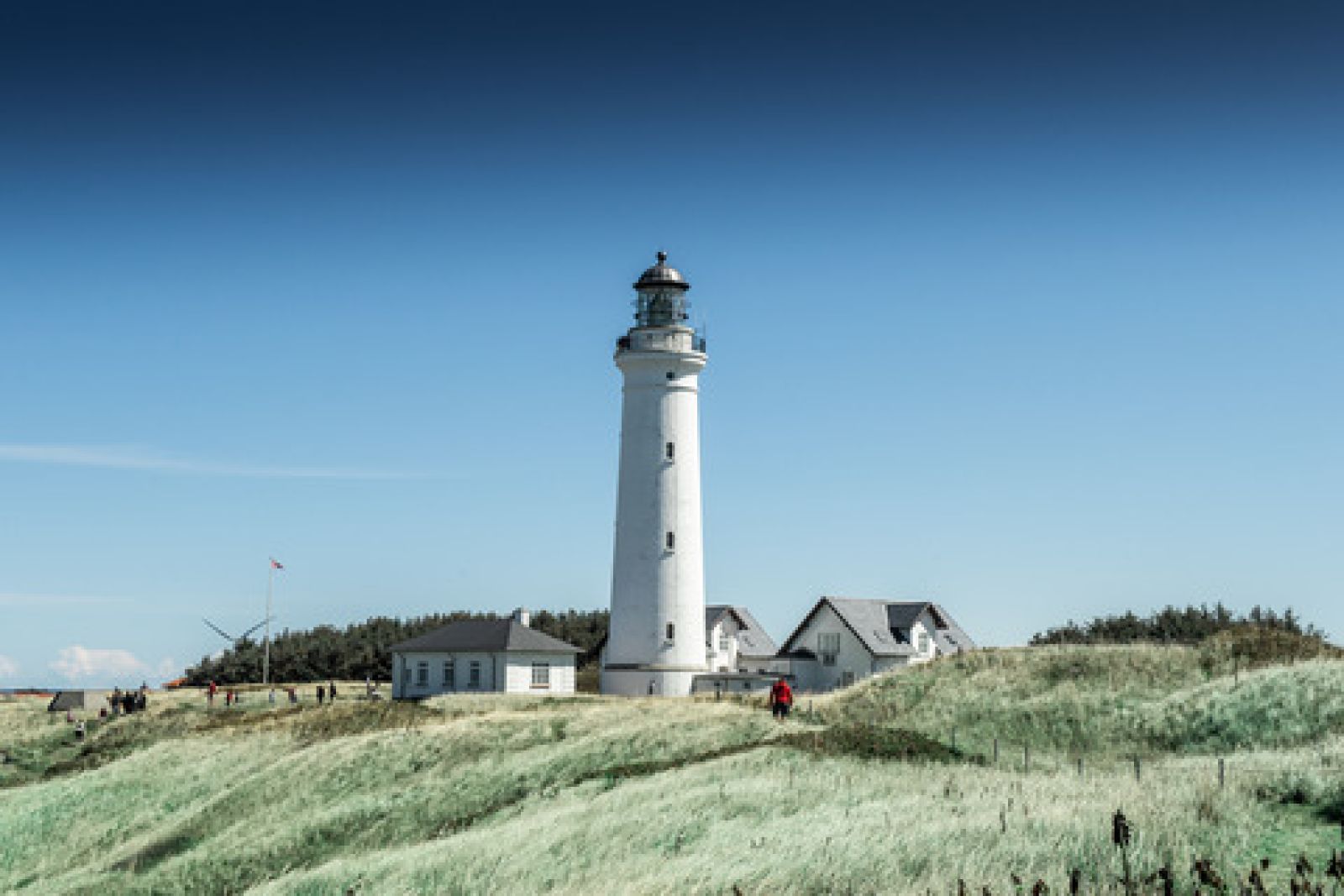Hirtshals fyr i klitlandskabet. 