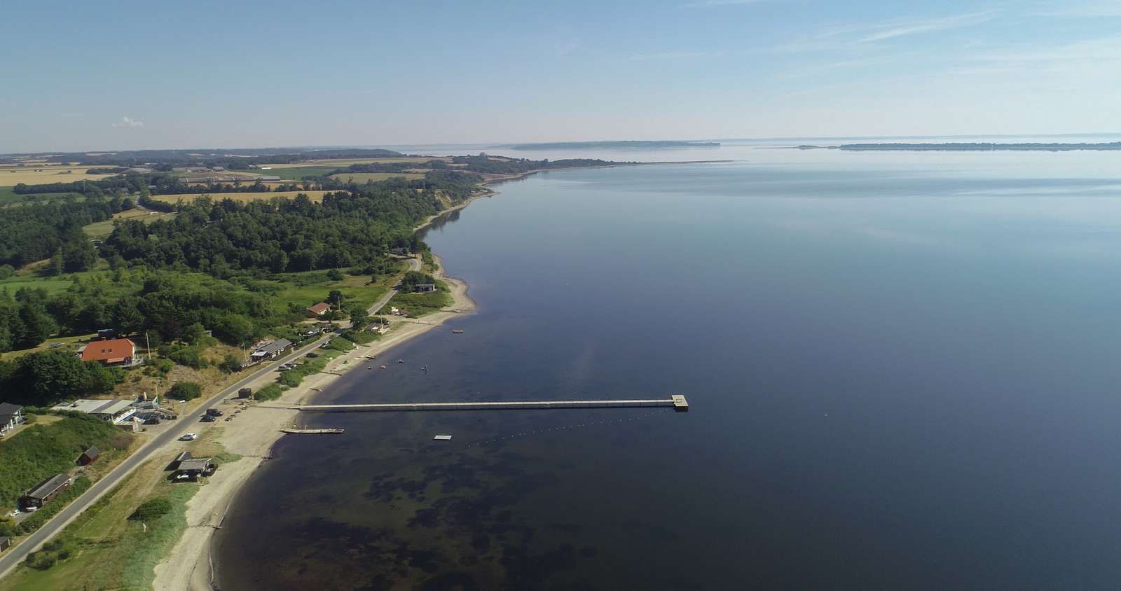 Badebro ved Lyby Strand